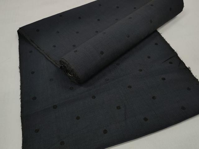 ■■■　サイズ　■■■ 長さ　　着尺分あり 幅　　　約35.5cm ■■■　商品詳細　■■■ 【交織・未使用】 状態は接写画像のように表地中程にヤケ・薄い汚れがございます。 お安く出品致しますので、是非この機会にいかがでしょうか？ ■■■　注意事項　■■■ ■モニター発色の具合により色合いが異なる場合がございます。 ■寸法は多少の誤差が生じる場合がございますのでご了承ください。 ■縫込みの長さが左右非対称の場合は短い部分を記載しております。 左右非対称であってもご返品・お値引き等の保証は出来かねますので、ご了承の上ご購入をお願い致します。 ■シミ等のチェックには注意を払っておりますが、見落としがある場合もございますし、個人の見解も様々ですので神経質な方のご購入はお控えください。 ■箪笥に入っておりました着物や帯なので畳みシワや匂いがあるものもございます。 ■お休みは基本的に土日祝となりますが、その他臨時でお休みする場合がございますのでご了承ください。 ■商品の発送は平日のみの発送となります。 ■夜間と土曜、日曜日はお問い合わせの回答が遅れる場合がございます。 ■当店では、お直し、紋入れ、お手入れ等は承っておりません。 ■生地の状態（ヤケ、経年劣化等）によってはサイズ直しが出来ない場合がございます。 その点もどうかご了承のうえ、ご購入をお願いいたします。 ■弊社で取り扱う商品は一点ものにつき、時期や在庫状況に応じて金額が変更となる場合がございます。 ■検針は行っておりません。予めご了承いただきますようお願いいたします。 ■【洗える着物】と記載のある商品におきましては、商品お届け後に洗濯を行ってしまってからのご返品にはご対応しかねます。 念の為、専門店でのお手入れをお願いいたします。 ■着物のサイズ目安は下記を参考ください↓ ＜女性着物＞　お端折り次第で＋5cm　−1cmが着用可能サイズ 　例）身丈170cmの場合、身長160cm〜175cm ＜男性着物＞　身丈＋約25cm〜27cm程が適応身長 　例）身丈155cmの場合、身長180〜182cm