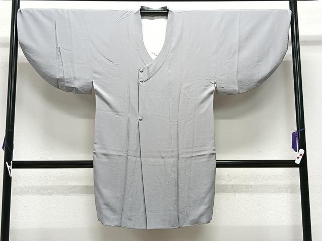 ■■■　サイズ　■■■ 身丈 102cm（肩から） 裄丈 69cm 袖丈 44cm　縫込み 2cm 袖幅 34.5cm 前幅 21cm 後幅 29.5cm 裄 お袖側 約1.5cm　身頃側 約2cm ■■■　商品詳細　■■■ 【正絹】 状態は特に目立ったシミ汚れなどもなく大変良い状態です。 大変上質な逸品になります。 お安く出品致しますので、是非この機会にいかがでしょうか？ ■■■　注意事項　■■■ ■モニター発色の具合により色合いが異なる場合がございます。 ■寸法は多少の誤差が生じる場合がございますのでご了承ください。 ■縫込みの長さが左右非対称の場合は短い部分を記載しております。 左右非対称であってもご返品・お値引き等の保証は出来かねますので、ご了承の上ご購入をお願い致します。 ■シミ等のチェックには注意を払っておりますが、見落としがある場合もございますし、個人の見解も様々ですので神経質な方のご購入はお控えください。 ■箪笥に入っておりました着物や帯なので畳みシワや匂いがあるものもございます。 ■お休みは基本的に土日祝となりますが、その他臨時でお休みする場合がございますのでご了承ください。 ■商品の発送は平日のみの発送となります。 ■夜間と土曜、日曜日はお問い合わせの回答が遅れる場合がございます。 ■当店では、お直し、紋入れ、お手入れ等は承っておりません。 ■生地の状態（ヤケ、経年劣化等）によってはサイズ直しが出来ない場合がございます。 その点もどうかご了承のうえ、ご購入をお願いいたします。 ■弊社で取り扱う商品は一点ものにつき、時期や在庫状況に応じて金額が変更となる場合がございます。 ■検針は行っておりません。予めご了承いただきますようお願いいたします。 ■【洗える着物】と記載のある商品におきましては、商品お届け後に洗濯を行ってしまってからのご返品にはご対応しかねます。 念の為、専門店でのお手入れをお願いいたします。 ■着物のサイズ目安は下記を参考ください↓ ＜女性着物＞　お端折り次第で＋5cm　−1cmが着用可能サイズ 　例）身丈170cmの場合、身長160cm〜175cm ＜男性着物＞　身丈＋約25cm〜27cm程が適応身長 　例）身丈155cmの場合、身長180〜182cm