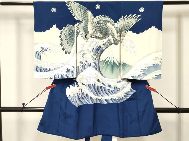 ■■■　サイズ　■■■ 【着物】 身丈 99cm（肩から） 裄丈 46cm 袖丈 56cm ■■■　商品詳細　■■■ 産着【着物：正絹・襦袢：化繊・五つ紋】 状態は接写画像のように表地所々・裏地に薄い汚れがございます。 大変上質な逸品になりますので ぜひお手入れをされてお召しになられてはいかがでしょうか。 お安く出品致しますので、是非この機会にいかがでしょうか？ ■■■　注意事項　■■■ ■モニター発色の具合により色合いが異なる場合がございます。 ■寸法は多少の誤差が生じる場合がございますのでご了承ください。 ■縫込みの長さが左右非対称の場合は短い部分を記載しております。 左右非対称であってもご返品・お値引き等の保証は出来かねますので、ご了承の上ご購入をお願い致します。 ■シミ等のチェックには注意を払っておりますが、見落としがある場合もございますし、個人の見解も様々ですので神経質な方のご購入はお控えください。 ■箪笥に入っておりました着物や帯なので畳みシワや匂いがあるものもございます。 ■お休みは基本的に土日祝となりますが、その他臨時でお休みする場合がございますのでご了承ください。 ■商品の発送は平日のみの発送となります。 ■夜間と土曜、日曜日はお問い合わせの回答が遅れる場合がございます。 ■当店では、お直し、紋入れ、お手入れ等は承っておりません。 ■生地の状態（ヤケ、経年劣化等）によってはサイズ直しが出来ない場合がございます。 その点もどうかご了承のうえ、ご購入をお願いいたします。 ■弊社で取り扱う商品は一点ものにつき、時期や在庫状況に応じて金額が変更となる場合がございます。 ■検針は行っておりません。予めご了承いただきますようお願いいたします。 ■【洗える着物】と記載のある商品におきましては、商品お届け後に洗濯を行ってしまってからのご返品にはご対応しかねます。 念の為、専門店でのお手入れをお願いいたします。 ■着物のサイズ目安は下記を参考ください↓ ＜女性着物＞　お端折り次第で＋5cm　−1cmが着用可能サイズ 　例）身丈170cmの場合、身長160cm〜175cm ＜男性着物＞　身丈＋約25cm〜27cm程が適応身長 　例）身丈155cmの場合、身長180〜182cm