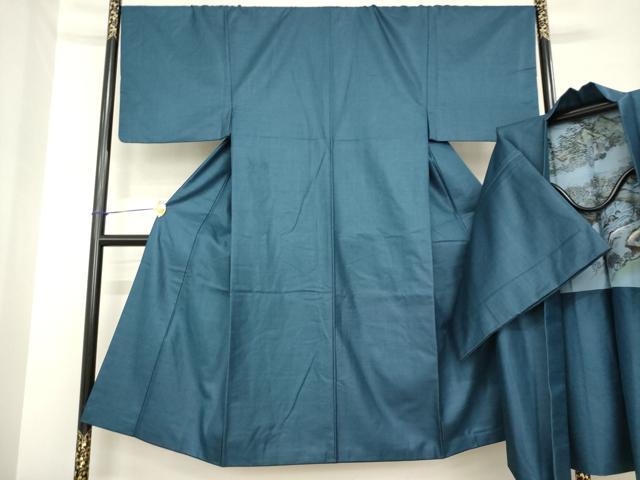 ■■■　サイズ　■■■ 【着物】 身丈 142cm（肩から） 裄丈 69cm 袖丈 49cm　縫込み 4.5cm 袖幅 35cm 前幅 27cm 後幅 30.5cm 着物縫いこみ 内揚げ 3cm 裄 お袖側 約1cm　身頃側 約2cm 【羽織】 身丈 93cm（肩から） 裄丈 69cm 袖丈 50cm　縫込み 4cm 袖幅 35cm 前幅 20cm 後幅 30.5cm 裄 お袖側 約1cm　身頃側 約2cm ■■■　商品詳細　■■■ 【正絹】 羽織の状態は接写画像のよう羽裏にシミがございますが その他特に目立ったシミ汚れなどもなく大変良い状態です。 大変上質な逸品になります。 お安く出品致しますので、是非この機会にいかがでしょうか？ ■■■　注意事項　■■■ ■モニター発色の具合により色合いが異なる場合がございます。 ■寸法は多少の誤差が生じる場合がございますのでご了承ください。 ■縫込みの長さが左右非対称の場合は短い部分を記載しております。 左右非対称であってもご返品・お値引き等の保証は出来かねますので、ご了承の上ご購入をお願い致します。 ■シミ等のチェックには注意を払っておりますが、見落としがある場合もございますし、個人の見解も様々ですので神経質な方のご購入はお控えください。 ■箪笥に入っておりました着物や帯なので畳みシワや匂いがあるものもございます。 ■お休みは基本的に土日祝となりますが、その他臨時でお休みする場合がございますのでご了承ください。 ■商品の発送は平日のみの発送となります。 ■夜間と土曜、日曜日はお問い合わせの回答が遅れる場合がございます。 ■当店では、お直し、紋入れ、お手入れ等は承っておりません。 ■生地の状態（ヤケ、経年劣化等）によってはサイズ直しが出来ない場合がございます。 その点もどうかご了承のうえ、ご購入をお願いいたします。 ■弊社で取り扱う商品は一点ものにつき、時期や在庫状況に応じて金額が変更となる場合がございます。 ■検針は行っておりません。予めご了承いただきますようお願いいたします。 ■【洗える着物】と記載のある商品におきましては、商品お届け後に洗濯を行ってしまってからのご返品にはご対応しかねます。 念の為、専門店でのお手入れをお願いいたします。 ■写真に写っている物が全てになります。それ以外の付属品はございませんのでご了承ください。 ■着物のサイズ目安は下記を参考ください↓ ＜女性着物＞　お端折り次第で＋5cm　－1cmが着用可能サイズ 　例）身丈170cmの場合、身長160cm～175cm ＜男性着物＞　身丈＋約25cm～27cm程が適応身長 　例）身丈155cmの場合、身長180～182cm