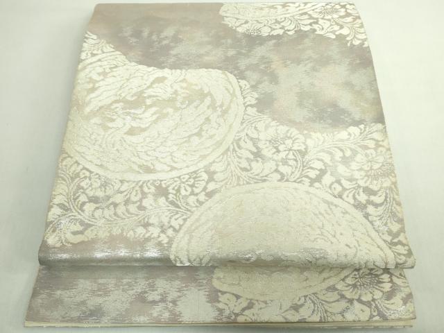 ■■■　サイズ　■■■ 長さ 424cm 幅 30cm程 ■■■　商品詳細　■■■ 【正絹・芯なし】 詳細に関しましては、画像をご確認ください。 西陣の老舗服部織物は創業1788年から脈々と その卓越した技術力と創作性で親しまれてきました。 天明の昔から、京都・西陣に帯を織りつづけて200有余年。 服部織物は名匠の心と技を今に受け継ぎ手づくりの帯の美をひろめています。 色彩の美しさ、確かな技術をもって生み出される緩やかな曲線は 他に類を見ない西陣ならではの帯姿です。 大変上質な逸品になります。 お安く出品致しますので、是非この機会にいかがでしょうか？ ■■■　注意事項　■■■ ■モニター発色の具合により色合いが異なる場合がございます。 ■寸法は多少の誤差が生じる場合がございますのでご了承ください。 ■縫込みの長さが左右非対称の場合は短い部分を記載しております。 左右非対称であってもご返品・お値引き等の保証は出来かねますので、ご了承の上ご購入をお願い致します。 ■シミ等のチェックには注意を払っておりますが、見落としがある場合もございますし、個人の見解も様々ですので神経質な方のご購入はお控えください。 ■箪笥に入っておりました着物や帯なので畳みシワや匂いがあるものもございます。 ■お休みは基本的に土日祝となりますが、その他臨時でお休みする場合がございますのでご了承ください。 ■商品の発送は平日のみの発送となります。 ■夜間と土曜、日曜日はお問い合わせの回答が遅れる場合がございます。 ■当店では、お直し、紋入れ、お手入れ等は承っておりません。 ■生地の状態（ヤケ、経年劣化等）によってはサイズ直しが出来ない場合がございます。 その点もどうかご了承のうえ、ご購入をお願いいたします。 ■弊社で取り扱う商品は一点ものにつき、時期や在庫状況に応じて金額が変更となる場合がございます。 ■検針は行っておりません。予めご了承いただきますようお願いいたします。 ■【洗える着物】と記載のある商品におきましては、商品お届け後に洗濯を行ってしまってからのご返品にはご対応しかねます。 念の為、専門店でのお手入れをお願いいたします。 ■着物のサイズ目安は下記を参考ください↓ ＜女性着物＞　お端折り次第で＋5cm　−1cmが着用可能サイズ 　例）身丈170cmの場合、身長160cm〜175cm ＜男性着物＞　身丈＋約25cm〜27cm程が適応身長 　例）身丈155cmの場合、身長180〜182cm