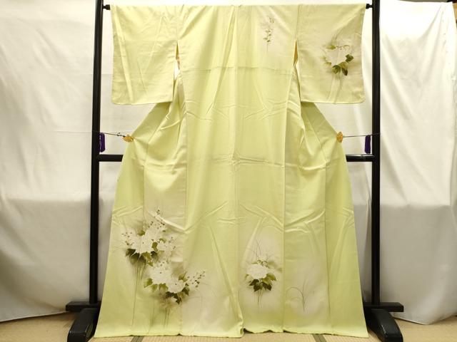 ■■■　サイズ　■■■ 身丈 169cm（肩から） 裄丈 65cm 袖丈 51.5cm　縫込み 1.5cm 袖幅 32.5cm 前幅 23cm 後幅 29cm 着物縫いこみ 内揚げ 0cm 裄 お袖側 約2cm　身頃側 約3cm ■■■　商品詳細　■■■ 【正絹】 状態は画像を添付しておりますので、そちらをご確認下さいますよう宜しくお願い致します。 大変上質な逸品になりますのでぜひお手入れをされてお召しになられてはいかがでしょうか。 お安く出品致しますので、是非この機会にいかがでしょうか？ ■■■　注意事項　■■■ ■モニター発色の具合により色合いが異なる場合がございます。 ■寸法は多少の誤差が生じる場合がございますのでご了承ください。 ■縫込みの長さが左右非対称の場合は短い部分を記載しております。 左右非対称であってもご返品・お値引き等の保証は出来かねますので、ご了承の上ご購入をお願い致します。 ■シミ等のチェックには注意を払っておりますが、見落としがある場合もございますし、個人の見解も様々ですので神経質な方のご購入はお控えください。 ■箪笥に入っておりました着物や帯なので畳みシワや匂いがあるものもございます。 ■お休みは基本的に土日祝となりますが、その他臨時でお休みする場合がございますのでご了承ください。 ■商品の発送は平日のみの発送となります。 ■夜間と土曜、日曜日はお問い合わせの回答が遅れる場合がございます。 ■当店では、お直し、紋入れ、お手入れ等は承っておりません。 ■生地の状態（ヤケ、経年劣化等）によってはサイズ直しが出来ない場合がございます。 その点もどうかご了承のうえ、ご購入をお願いいたします。 ■弊社で取り扱う商品は一点ものにつき、時期や在庫状況に応じて金額が変更となる場合がございます。 ■検針は行っておりません。予めご了承いただきますようお願いいたします。 ■【洗える着物】と記載のある商品におきましては、商品お届け後に洗濯を行ってしまってからのご返品にはご対応しかねます。 念の為、専門店でのお手入れをお願いいたします。 ■写真に写っている物が全てになります。それ以外の付属品はございませんのでご了承ください。 ■着物のサイズ目安は下記を参考ください↓ ＜女性着物＞　お端折り次第で＋5cm　−1cmが着用可能サイズ 　例）身丈170cmの場合、身長160cm〜175cm ＜男性着物＞　身丈＋約25cm〜27cm程が適応身長 　例）身丈155cmの場合、身長180〜182cm
