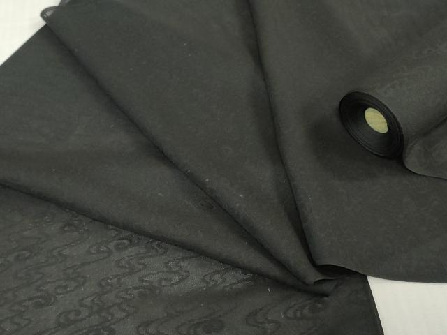 ■■■　サイズ　■■■ 長さ　　羽尺分あり 幅　　　約36cm ■■■　商品詳細　■■■ 【正絹・未使用】 状態は接写画像のように表地所々・裏面所々に薄い汚れがございます。 大変上質な逸品になります。 お安く出品致しますので、是非この機会にいかがでしょうか？ ■■■　注意事項　■■■ ■モニター発色の具合により色合いが異なる場合がございます。 ■寸法は多少の誤差が生じる場合がございますのでご了承ください。 ■縫込みの長さが左右非対称の場合は短い部分を記載しております。 左右非対称であってもご返品・お値引き等の保証は出来かねますので、ご了承の上ご購入をお願い致します。 ■シミ等のチェックには注意を払っておりますが、見落としがある場合もございますし、個人の見解も様々ですので神経質な方のご購入はお控えください。 ■箪笥に入っておりました着物や帯なので畳みシワや匂いがあるものもございます。 ■お休みは基本的に土日祝となりますが、その他臨時でお休みする場合がございますのでご了承ください。 ■商品の発送は平日のみの発送となります。 ■夜間と土曜、日曜日はお問い合わせの回答が遅れる場合がございます。 ■当店では、お直し、紋入れ、お手入れ等は承っておりません。 ■生地の状態（ヤケ、経年劣化等）によってはサイズ直しが出来ない場合がございます。 その点もどうかご了承のうえ、ご購入をお願いいたします。 ■弊社で取り扱う商品は一点ものにつき、時期や在庫状況に応じて金額が変更となる場合がございます。 ■検針は行っておりません。予めご了承いただきますようお願いいたします。 ■【洗える着物】と記載のある商品におきましては、商品お届け後に洗濯を行ってしまってからのご返品にはご対応しかねます。 念の為、専門店でのお手入れをお願いいたします。 ■写真に写っている物が全てになります。それ以外の付属品はございませんのでご了承ください。 ■状態に関する写真につきましては、掲載可能な写真枚数に限りがあるため、各箇所につき1枚参考画像を掲載しております。 ■着物のサイズ目安は下記を参考ください↓ ＜女性着物＞　お端折り次第で＋5cm　−1cmが着用可能サイズ 　例）身丈170cmの場合、身長160cm〜175cm ＜男性着物＞　身丈＋約25cm〜27cm程が適応身長 　例）身丈155cmの場合、身長180〜182cm