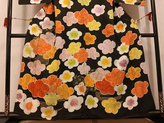 平和屋の平和屋着物●訪問着　駒刺繍　梅　黒地　金彩　三越扱い　正絹　逸品　AABG9590ph｜アングル3