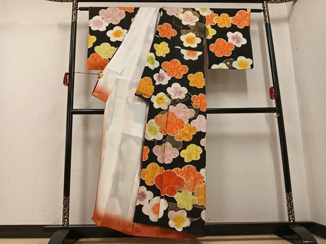 平和屋の平和屋着物●訪問着　駒刺繍　梅　黒地　金彩　三越扱い　正絹　逸品　AABG9590ph｜アングル2