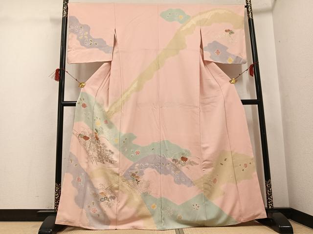 ■■■　サイズ　■■■ 身丈 164cm（肩から） 裄丈 66.5cm 袖丈 47cm　縫込み 5cm 袖幅 34cm 前幅 24cm 後幅 30.5cm 着物縫いこみ 内揚げ 1cm 裄 お袖側 約1cm　身頃側 約0cm ■■■　商品詳細　■■■ 【正絹】 状態は接写画像のように絞りに特有のアク、後身頃に薄い汚れがございますが その他特に目立ったシミ汚れなどもなく大変良い状態です。 大変上質な逸品になります。 お安く出品致しますので、是非この機会にいかがでしょうか？ ■■■　注意事項　■■■ ■モニター発色の具合により色合いが異なる場合がございます。 ■寸法は多少の誤差が生じる場合がございますのでご了承ください。 ■縫込みの長さが左右非対称の場合は短い部分を記載しております。 左右非対称であってもご返品・お値引き等の保証は出来かねますので、ご了承の上ご購入をお願い致します。 ■シミ等のチェックには注意を払っておりますが、見落としがある場合もございますし、個人の見解も様々ですので神経質な方のご購入はお控えください。 ■箪笥に入っておりました着物や帯なので畳みシワや匂いがあるものもございます。 ■お休みは基本的に土日祝となりますが、その他臨時でお休みする場合がございますのでご了承ください。 ■商品の発送は平日のみの発送となります。 ■夜間と土曜、日曜日はお問い合わせの回答が遅れる場合がございます。 ■当店では、お直し、紋入れ、お手入れ等は承っておりません。 ■生地の状態（ヤケ、経年劣化等）によってはサイズ直しが出来ない場合がございます。 その点もどうかご了承のうえ、ご購入をお願いいたします。 ■弊社で取り扱う商品は一点ものにつき、時期や在庫状況に応じて金額が変更となる場合がございます。 ■検針は行っておりません。予めご了承いただきますようお願いいたします。 ■【洗える着物】と記載のある商品におきましては、商品お届け後に洗濯を行ってしまってからのご返品にはご対応しかねます。 念の為、専門店でのお手入れをお願いいたします。 ■着物のサイズ目安は下記を参考ください↓ ＜女性着物＞　お端折り次第で＋5cm　−1cmが着用可能サイズ 　例）身丈170cmの場合、身長160cm〜175cm ＜男性着物＞　身丈＋約25cm〜27cm程が適応身長 　例）身丈155cmの場合、身長180〜182cm