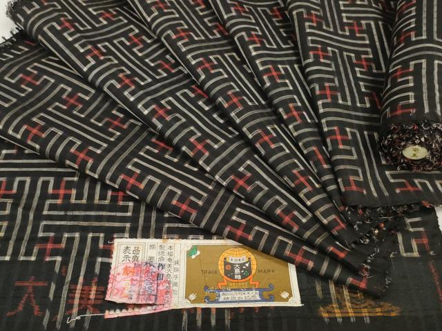 平和屋着物●希少　本場大島紬　龍郷絣　秋名バラ　反物　着尺　作田織物謹製　証紙付き　逸品　未使用　DZAA11758kh6