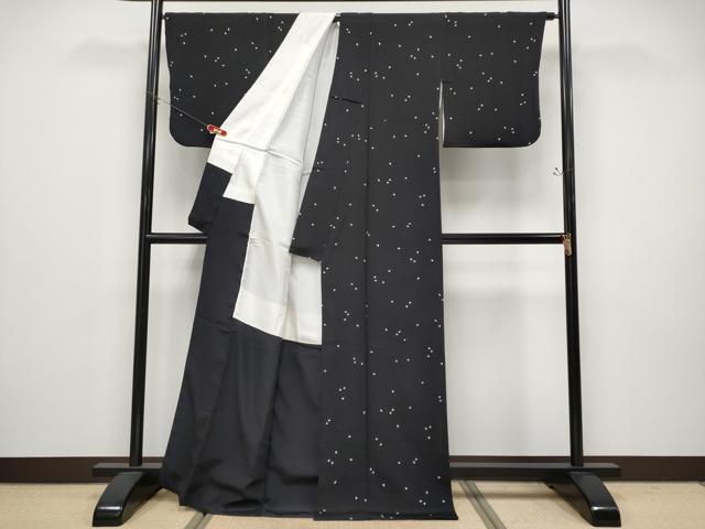 平和屋の平和屋着物●極上　小紋　舞花びら　黒地　鬼しぼ縮緬　逸品　未使用　CYAA4767s6｜アングル3