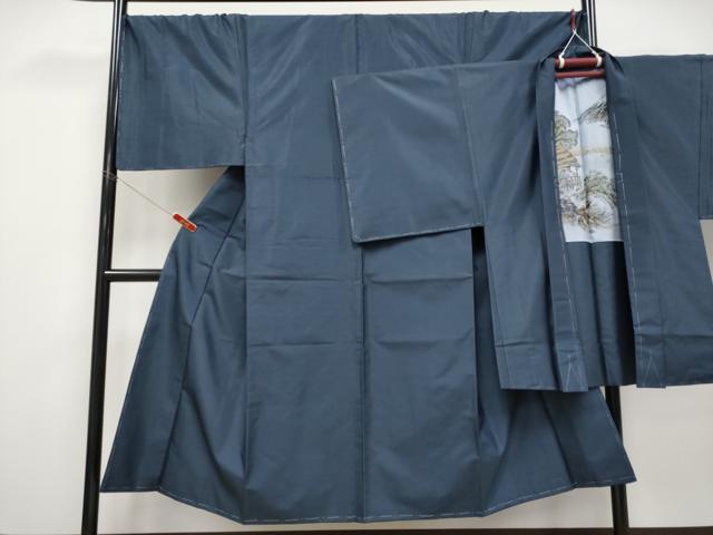 ■■■　サイズ　■■■ 【着物】 身丈 145.5cm（肩から） 裄丈 71.5cm 袖丈 48.5cm 袖幅 36cm 前幅 27.5cm 後幅 31.5cm 着物縫いこみ 内揚げ 8.5cm 裄 お袖側 約 1cm　身頃側 約 1cm 【羽織】 身丈 92cm（肩から） 裄丈 73cm 袖丈 49cm 袖幅 37cm 前幅 20.5cm 後幅 31cm 裄 お袖側 約 1cm　身頃側 約 0cm ■■■　商品詳細　■■■ 【正絹・未使用】 着物の状態は特に目立ったシミ汚れなどもなく大変良い状態です。 羽織の状態は接写画像のように、羽裏に薄い汚れがございますが その他表地は特に目立ったシミ汚れなどはなく大変良い状態です。 大変上質な極上の逸品になります。 お安く出品致しますので、是非この機会にいかがでしょうか？ ■■■　注意事項　■■■ ■モニター発色の具合により色合いが異なる場合がございます。 ■寸法は多少の誤差が生じる場合がございますのでご了承ください。 ■縫込みの長さが左右非対称の場合は短い部分を記載しております。 左右非対称であってもご返品・お値引き等の保証は出来かねますので、ご了承の上ご購入をお願い致します。 ■シミ等のチェックには注意を払っておりますが、見落としがある場合もございますし、個人の見解も様々ですので神経質な方のご購入はお控えください。 ■箪笥に入っておりました着物や帯なので畳みシワや匂いがあるものもございます。 ■お休みは基本的に土日祝となりますが、その他臨時でお休みする場合がございますのでご了承ください。 ■商品の発送は平日のみの発送となります。 ■夜間と土曜、日曜日はお問い合わせの回答が遅れる場合がございます。 ■当店では、お直し、紋入れ、お手入れ等は承っておりません。 ■生地の状態（ヤケ、経年劣化等）によってはサイズ直しが出来ない場合がございます。 その点もどうかご了承のうえ、ご購入をお願いいたします。 ■弊社で取り扱う商品は一点ものにつき、時期や在庫状況に応じて金額が変更となる場合がございます。 ■検針は行っておりません。予めご了承いただきますようお願いいたします。 ■【洗える着物】と記載のある商品におきましては、商品お届け後に洗濯を行ってしまってからのご返品にはご対応しかねます。 念の為、専門店でのお手入れをお願いいたします。 ■着物のサイズ目安は下記を参考ください↓ ＜女性着物＞　お端折り次第で＋5?　−10?が着用可能サイズ 　例）身丈170?の場合、身長160?〜175? ＜男性着物＞　身丈＋約25?〜27?程が適応身長 　例）身丈155?の場合、身長180〜182?