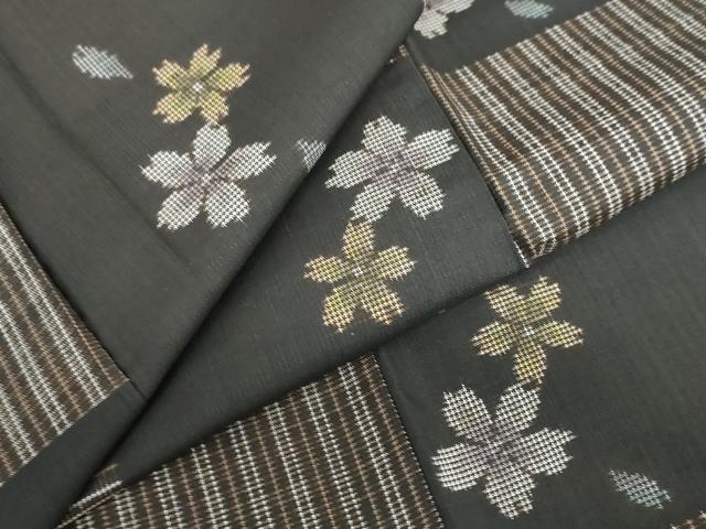 平和屋着物●本場大島紬　9マルキ　舞桜格子文　正絹　逸品　未使用　DABD9042ud