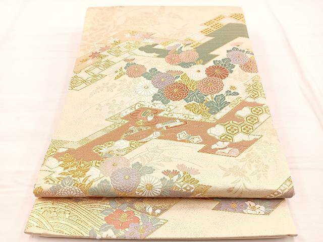 ■■■　サイズ　■■■ 長さ 432cm 幅 31cm程 ■■■　商品詳細　■■■ 【正絹】 詳細に関しましては、画像をご確認ください。 大変上質な逸品になります。 お安く出品致しますので、是非この機会にいかがでしょうか？ ■■■　注意事項　■■■ ■モニター発色の具合により色合いが異なる場合がございます。 ■寸法は多少の誤差が生じる場合がございますのでご了承ください。 ■縫込みの長さが左右非対称の場合は短い部分を記載しております。 左右非対称であってもご返品・お値引き等の保証は出来かねますので、ご了承の上ご購入をお願い致します。 ■シミ等のチェックには注意を払っておりますが、見落としがある場合もございますし、個人の見解も様々ですので神経質な方のご購入はお控えください。 ■箪笥に入っておりました着物や帯なので畳みシワや匂いがあるものもございます。 ■お休みは基本的に土日祝となりますが、その他臨時でお休みする場合がございますのでご了承ください。 ■商品の発送は平日のみの発送となります。 ■夜間と土曜、日曜日はお問い合わせの回答が遅れる場合がございます。 ■当店では、お直し、紋入れ、お手入れ等は承っておりません。 ■生地の状態（ヤケ、経年劣化等）によってはサイズ直しが出来ない場合がございます。 その点もどうかご了承のうえ、ご購入をお願いいたします。 ■弊社で取り扱う商品は一点ものにつき、時期や在庫状況に応じて金額が変更となる場合がございます。 ■検針は行っておりません。予めご了承いただきますようお願いいたします。 ■【洗える着物】と記載のある商品におきましては、商品お届け後に洗濯を行ってしまってからのご返品にはご対応しかねます。 念の為、専門店でのお手入れをお願いいたします。 ■着物のサイズ目安は下記を参考ください↓ ＜女性着物＞　お端折り次第で＋5cm　−1cmが着用可能サイズ 　例）身丈170cmの場合、身長160cm〜175cm ＜男性着物＞　身丈＋約25cm〜27cm程が適応身長 　例）身丈155cmの場合、身長180〜182cm