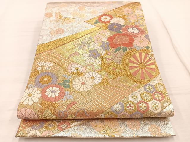 ■■■　サイズ　■■■ 長さ 436cm 幅 31cm程 ■■■　商品詳細　■■■ 【正絹】 詳細に関しましては、画像をご確認ください。 大変上質な逸品になります。 お安く出品致しますので、是非この機会にいかがでしょうか？ ■■■　注意事項　■■■ ■モニター発色の具合により色合いが異なる場合がございます。 ■寸法は多少の誤差が生じる場合がございますのでご了承ください。 ■縫込みの長さが左右非対称の場合は短い部分を記載しております。 左右非対称であってもご返品・お値引き等の保証は出来かねますので、ご了承の上ご購入をお願い致します。 ■シミ等のチェックには注意を払っておりますが、見落としがある場合もございますし、個人の見解も様々ですので神経質な方のご購入はお控えください。 ■箪笥に入っておりました着物や帯なので畳みシワや匂いがあるものもございます。 ■お休みは基本的に土日祝となりますが、その他臨時でお休みする場合がございますのでご了承ください。 ■商品の発送は平日のみの発送となります。 ■夜間と土曜、日曜日はお問い合わせの回答が遅れる場合がございます。 ■当店では、お直し、紋入れ、お手入れ等は承っておりません。 ■生地の状態（ヤケ、経年劣化等）によってはサイズ直しが出来ない場合がございます。 その点もどうかご了承のうえ、ご購入をお願いいたします。 ■弊社で取り扱う商品は一点ものにつき、時期や在庫状況に応じて金額が変更となる場合がございます。 ■検針は行っておりません。予めご了承いただきますようお願いいたします。 ■【洗える着物】と記載のある商品におきましては、商品お届け後に洗濯を行ってしまってからのご返品にはご対応しかねます。 念の為、専門店でのお手入れをお願いいたします。 ■着物のサイズ目安は下記を参考ください↓ ＜女性着物＞　お端折り次第で＋5cm　−1cmが着用可能サイズ 　例）身丈170cmの場合、身長160cm〜175cm ＜男性着物＞　身丈＋約25cm〜27cm程が適応身長 　例）身丈155cmの場合、身長180〜182cm