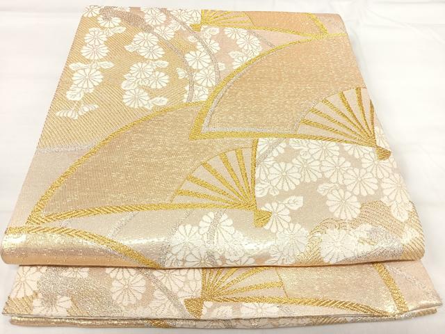 ■■■　サイズ　■■■ 長さ 424cm 幅 31cm程 ■■■　商品詳細　■■■ 【化繊・芯なし】 詳細に関しましては、画像をご確認ください。 お安く出品致しますので、是非この機会にいかがでしょうか？ ■■■　注意事項　■■■ ■モニター発色の具合により色合いが異なる場合がございます。 ■寸法は多少の誤差が生じる場合がございますのでご了承ください。 ■縫込みの長さが左右非対称の場合は短い部分を記載しております。 左右非対称であってもご返品・お値引き等の保証は出来かねますので、ご了承の上ご購入をお願い致します。 ■シミ等のチェックには注意を払っておりますが、見落としがある場合もございますし、個人の見解も様々ですので神経質な方のご購入はお控えください。 ■箪笥に入っておりました着物や帯なので畳みシワや匂いがあるものもございます。 ■お休みは基本的に土日祝となりますが、その他臨時でお休みする場合がございますのでご了承ください。 ■商品の発送は平日のみの発送となります。 ■夜間と土曜、日曜日はお問い合わせの回答が遅れる場合がございます。 ■当店では、お直し、紋入れ、お手入れ等は承っておりません。 ■生地の状態（ヤケ、経年劣化等）によってはサイズ直しが出来ない場合がございます。 その点もどうかご了承のうえ、ご購入をお願いいたします。 ■弊社で取り扱う商品は一点ものにつき、時期や在庫状況に応じて金額が変更となる場合がございます。 ■検針は行っておりません。予めご了承いただきますようお願いいたします。 ■【洗える着物】と記載のある商品におきましては、商品お届け後に洗濯を行ってしまってからのご返品にはご対応しかねます。 念の為、専門店でのお手入れをお願いいたします。 ■着物のサイズ目安は下記を参考ください↓ ＜女性着物＞　お端折り次第で＋5cm　−1cmが着用可能サイズ 　例）身丈170cmの場合、身長160cm〜175cm ＜男性着物＞　身丈＋約25cm〜27cm程が適応身長 　例）身丈155cmの場合、身長180〜182cm