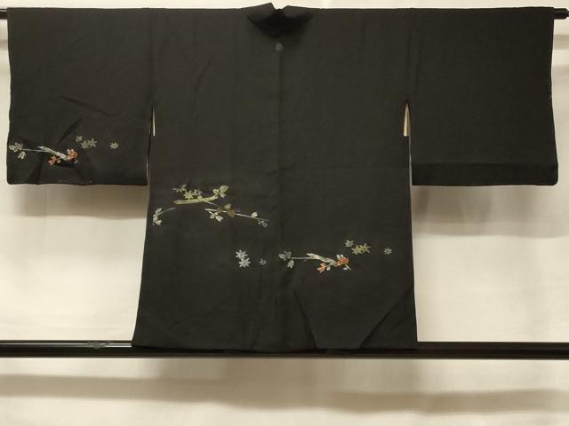 ■■■　サイズ　■■■ 身丈 77cm（肩から） 裄丈 62.5cm 袖丈 41.5cm　縫込み 4cm 袖幅 32.5cm 前幅 18cm 後幅 28.5cm 裄 お袖側 約1cm　身頃側 約1cm ■■■　商品詳細　■■■ 【正絹・一つ紋】 状態は特に目立ったシミ汚れなどもなく大変良い状態です。 大変上質な逸品になります。 お安く出品致しますので、是非この機会にいかがでしょうか？ ※若干たたみシワがございます。 ■■■　注意事項　■■■ ■モニター発色の具合により色合いが異なる場合がございます。 ■寸法は多少の誤差が生じる場合がございますのでご了承ください。 ■縫込みの長さが左右非対称の場合は短い部分を記載しております。 左右非対称であってもご返品・お値引き等の保証は出来かねますので、ご了承の上ご購入をお願い致します。 ■シミ等のチェックには注意を払っておりますが、見落としがある場合もございますし、個人の見解も様々ですので神経質な方のご購入はお控えください。 ■箪笥に入っておりました着物や帯なので畳みシワや匂いがあるものもございます。 ■お休みは基本的に土日祝となりますが、その他臨時でお休みする場合がございますのでご了承ください。 ■商品の発送は平日のみの発送となります。 ■夜間と土曜、日曜日はお問い合わせの回答が遅れる場合がございます。 ■当店では、お直し、紋入れ、お手入れ等は承っておりません。 ■生地の状態（ヤケ、経年劣化等）によってはサイズ直しが出来ない場合がございます。 その点もどうかご了承のうえ、ご購入をお願いいたします。 ■弊社で取り扱う商品は一点ものにつき、時期や在庫状況に応じて金額が変更となる場合がございます。 ■検針は行っておりません。予めご了承いただきますようお願いいたします。 ■【洗える着物】と記載のある商品におきましては、商品お届け後に洗濯を行ってしまってからのご返品にはご対応しかねます。 念の為、専門店でのお手入れをお願いいたします。 ■着物のサイズ目安は下記を参考ください↓ ＜女性着物＞　お端折り次第で＋5cm　−1cmが着用可能サイズ 　例）身丈170cmの場合、身長160cm〜175cm ＜男性着物＞　身丈＋約25cm〜27cm程が適応身長 　例）身丈155cmの場合、身長180〜182cm