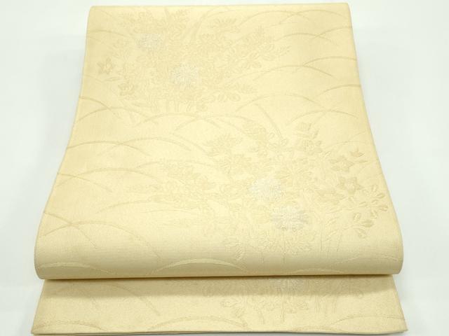 ■■■　サイズ　■■■ 長さ 422cm 幅 30cm程 ■■■　商品詳細　■■■ 【正絹】 状態は接写画像のように表地所々・裏地所々・帯芯にアクがございます。 大変上質な逸品になりますので ぜひお手入れをされてお召しになられてはいかがでしょうか。 お安く出品致しますので、是非この機会にいかがでしょうか？ ■■■　注意事項　■■■ ■モニター発色の具合により色合いが異なる場合がございます。 ■寸法は多少の誤差が生じる場合がございますのでご了承ください。 ■縫込みの長さが左右非対称の場合は短い部分を記載しております。 左右非対称であってもご返品・お値引き等の保証は出来かねますので、ご了承の上ご購入をお願い致します。 ■シミ等のチェックには注意を払っておりますが、見落としがある場合もございますし、個人の見解も様々ですので神経質な方のご購入はお控えください。 ■箪笥に入っておりました着物や帯なので畳みシワや匂いがあるものもございます。 ■お休みは基本的に土日祝となりますが、その他臨時でお休みする場合がございますのでご了承ください。 ■商品の発送は平日のみの発送となります。 ■夜間と土曜、日曜日はお問い合わせの回答が遅れる場合がございます。 ■当店では、お直し、紋入れ、お手入れ等は承っておりません。 ■生地の状態（ヤケ、経年劣化等）によってはサイズ直しが出来ない場合がございます。 その点もどうかご了承のうえ、ご購入をお願いいたします。 ■弊社で取り扱う商品は一点ものにつき、時期や在庫状況に応じて金額が変更となる場合がございます。 ■検針は行っておりません。予めご了承いただきますようお願いいたします。 ■【洗える着物】と記載のある商品におきましては、商品お届け後に洗濯を行ってしまってからのご返品にはご対応しかねます。 念の為、専門店でのお手入れをお願いいたします。 ■写真に写っている物が全てになります。それ以外の付属品はございませんのでご了承ください。 ■着物のサイズ目安は下記を参考ください↓ ＜女性着物＞　お端折り次第で＋5cm　−1cmが着用可能サイズ 　例）身丈170cmの場合、身長160cm〜175cm ＜男性着物＞　身丈＋約25cm〜27cm程が適応身長 　例）身丈155cmの場合、身長180〜182cm