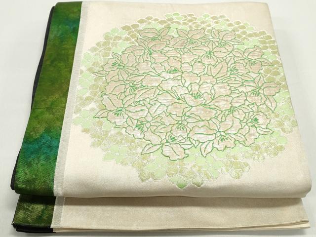 ■■■　サイズ　■■■ 長さ 428cm 幅 31cm程 ■■■　商品詳細　■■■ 【正絹・芯なし】 詳細に関しましては、画像をご確認ください。 大変上質な逸品になります。 お安く出品致しますので、是非この機会にいかがでしょうか？ ■■■　注意事項　■■■ ■モニター発色の具合により色合いが異なる場合がございます。 ■寸法は多少の誤差が生じる場合がございますのでご了承ください。 ■縫込みの長さが左右非対称の場合は短い部分を記載しております。 左右非対称であってもご返品・お値引き等の保証は出来かねますので、ご了承の上ご購入をお願い致します。 ■シミ等のチェックには注意を払っておりますが、見落としがある場合もございますし、個人の見解も様々ですので神経質な方のご購入はお控えください。 ■箪笥に入っておりました着物や帯なので畳みシワや匂いがあるものもございます。 ■お休みは基本的に土日祝となりますが、その他臨時でお休みする場合がございますのでご了承ください。 ■商品の発送は平日のみの発送となります。 ■夜間と土曜、日曜日はお問い合わせの回答が遅れる場合がございます。 ■当店では、お直し、紋入れ、お手入れ等は承っておりません。 ■生地の状態（ヤケ、経年劣化等）によってはサイズ直しが出来ない場合がございます。 その点もどうかご了承のうえ、ご購入をお願いいたします。 ■弊社で取り扱う商品は一点ものにつき、時期や在庫状況に応じて金額が変更となる場合がございます。 ■検針は行っておりません。予めご了承いただきますようお願いいたします。 ■【洗える着物】と記載のある商品におきましては、商品お届け後に洗濯を行ってしまってからのご返品にはご対応しかねます。 念の為、専門店でのお手入れをお願いいたします。 ■写真に写っている物が全てになります。それ以外の付属品はございませんのでご了承ください。 ■着物のサイズ目安は下記を参考ください↓ ＜女性着物＞　お端折り次第で＋5cm　−1cmが着用可能サイズ 　例）身丈170cmの場合、身長160cm〜175cm ＜男性着物＞　身丈＋約25cm〜27cm程が適応身長 　例）身丈155cmの場合、身長180〜182cm