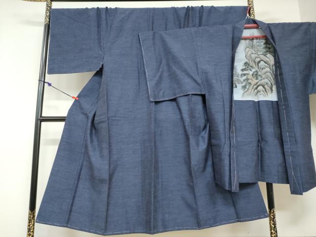 ■■■　サイズ　■■■ 【着物】 身丈 145.5cm（肩から） 裄丈 74cm 袖丈 49.5cm　縫込み 4cm 袖幅 38cm 前幅 24.5cm 後幅 30.5cm 着物縫いこみ 内揚げ 5cm 裄 お袖側 約1cm　身頃側 約1cm 【羽織】 身丈 102cm（肩から） 裄丈 75cm 袖丈 49cm　縫込み 5cm 袖幅 39cm 前幅 18.5cm 後幅 30.5cm 裄 お袖側 約1cm　身頃側 約2cm ■■■　商品詳細　■■■ 【正絹・未使用】 状態は特に目立ったシミ汚れなどもなく大変良い状態です。 大変上質な逸品になります。 お安く出品致しますので、是非この機会にいかがでしょうか？ ■■■　注意事項　■■■ ■モニター発色の具合により色合いが異なる場合がございます。 ■寸法は多少の誤差が生じる場合がございますのでご了承ください。 ■縫込みの長さが左右非対称の場合は短い部分を記載しております。 左右非対称であってもご返品・お値引き等の保証は出来かねますので、ご了承の上ご購入をお願い致します。 ■シミ等のチェックには注意を払っておりますが、見落としがある場合もございますし、個人の見解も様々ですので神経質な方のご購入はお控えください。 ■箪笥に入っておりました着物や帯なので畳みシワや匂いがあるものもございます。 ■お休みは基本的に土日祝となりますが、その他臨時でお休みする場合がございますのでご了承ください。 ■商品の発送は平日のみの発送となります。 ■夜間と土曜、日曜日はお問い合わせの回答が遅れる場合がございます。 ■当店では、お直し、紋入れ、お手入れ等は承っておりません。 ■生地の状態（ヤケ、経年劣化等）によってはサイズ直しが出来ない場合がございます。 その点もどうかご了承のうえ、ご購入をお願いいたします。 ■弊社で取り扱う商品は一点ものにつき、時期や在庫状況に応じて金額が変更となる場合がございます。 ■検針は行っておりません。予めご了承いただきますようお願いいたします。 ■【洗える着物】と記載のある商品におきましては、商品お届け後に洗濯を行ってしまってからのご返品にはご対応しかねます。 念の為、専門店でのお手入れをお願いいたします。 ■写真に写っている物が全てになります。それ以外の付属品はございませんのでご了承ください。 ■着物のサイズ目安は下記を参考ください↓ ＜女性着物＞　お端折り次第で＋5cm　−1cmが着用可能サイズ 　例）身丈170cmの場合、身長160cm〜175cm ＜男性着物＞　身丈＋約25cm〜27cm程が適応身長 　例）身丈155cmの場合、身長180〜182cm