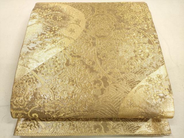 ■■■　サイズ　■■■ 長さ 442cm 幅 30cm程 ■■■　商品詳細　■■■ 【正絹】 詳細に関しましては、画像をご確認ください。 大変上質な逸品になります。 お安く出品致しますので、是非この機会にいかがでしょうか？ ■■■　注意事項　■■■ ■モニター発色の具合により色合いが異なる場合がございます。 ■寸法は多少の誤差が生じる場合がございますのでご了承ください。 ■縫込みの長さが左右非対称の場合は短い部分を記載しております。 左右非対称であってもご返品・お値引き等の保証は出来かねますので、ご了承の上ご購入をお願い致します。 ■シミ等のチェックには注意を払っておりますが、見落としがある場合もございますし、個人の見解も様々ですので神経質な方のご購入はお控えください。 ■箪笥に入っておりました着物や帯なので畳みシワや匂いがあるものもございます。 ■お休みは基本的に土日祝となりますが、その他臨時でお休みする場合がございますのでご了承ください。 ■商品の発送は平日のみの発送となります。 ■夜間と土曜、日曜日はお問い合わせの回答が遅れる場合がございます。 ■当店では、お直し、紋入れ、お手入れ等は承っておりません。 ■生地の状態（ヤケ、経年劣化等）によってはサイズ直しが出来ない場合がございます。 その点もどうかご了承のうえ、ご購入をお願いいたします。 ■弊社で取り扱う商品は一点ものにつき、時期や在庫状況に応じて金額が変更となる場合がございます。 ■検針は行っておりません。予めご了承いただきますようお願いいたします。 ■【洗える着物】と記載のある商品におきましては、商品お届け後に洗濯を行ってしまってからのご返品にはご対応しかねます。 念の為、専門店でのお手入れをお願いいたします。 ■写真に写っている物が全てになります。それ以外の付属品はございませんのでご了承ください。 ■着物のサイズ目安は下記を参考ください↓ ＜女性着物＞　お端折り次第で＋5cm　−1cmが着用可能サイズ 　例）身丈170cmの場合、身長160cm〜175cm ＜男性着物＞　身丈＋約25cm〜27cm程が適応身長 　例）身丈155cmの場合、身長180〜182cm
