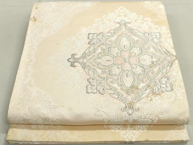 ■■■　サイズ　■■■ 長さ 424cm 幅 30cm程 ■■■　商品詳細　■■■ 【正絹・芯なし】 詳細に関しましては、画像をご確認ください。 大変上質な逸品になります。 お安く出品致しますので、是非この機会にいかがでしょうか？ ■■■　注意事項　■■■ ■モニター発色の具合により色合いが異なる場合がございます。 ■寸法は多少の誤差が生じる場合がございますのでご了承ください。 ■縫込みの長さが左右非対称の場合は短い部分を記載しております。 左右非対称であってもご返品・お値引き等の保証は出来かねますので、ご了承の上ご購入をお願い致します。 ■シミ等のチェックには注意を払っておりますが、見落としがある場合もございますし、個人の見解も様々ですので神経質な方のご購入はお控えください。 ■箪笥に入っておりました着物や帯なので畳みシワや匂いがあるものもございます。 ■お休みは基本的に土日祝となりますが、その他臨時でお休みする場合がございますのでご了承ください。 ■商品の発送は平日のみの発送となります。 ■夜間と土曜、日曜日はお問い合わせの回答が遅れる場合がございます。 ■当店では、お直し、紋入れ、お手入れ等は承っておりません。 ■生地の状態（ヤケ、経年劣化等）によってはサイズ直しが出来ない場合がございます。 その点もどうかご了承のうえ、ご購入をお願いいたします。 ■弊社で取り扱う商品は一点ものにつき、時期や在庫状況に応じて金額が変更となる場合がございます。 ■検針は行っておりません。予めご了承いただきますようお願いいたします。 ■【洗える着物】と記載のある商品におきましては、商品お届け後に洗濯を行ってしまってからのご返品にはご対応しかねます。 念の為、専門店でのお手入れをお願いいたします。 ■写真に写っている物が全てになります。それ以外の付属品はございませんのでご了承ください。 ■着物のサイズ目安は下記を参考ください↓ ＜女性着物＞　お端折り次第で＋5cm　−1cmが着用可能サイズ 　例）身丈170cmの場合、身長160cm〜175cm ＜男性着物＞　身丈＋約25cm〜27cm程が適応身長 　例）身丈155cmの場合、身長180〜182cm