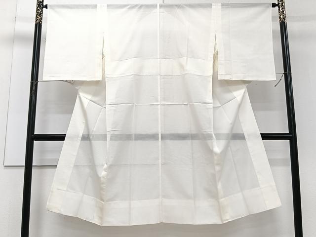 ■■■　サイズ　■■■ 身丈 126cm（肩から） 裄丈 63cm 袖丈 48cm　縫込み 3cm 袖幅 32cm 前幅 24cm 後幅 31.5cm 着物縫いこみ 内揚げ 7.5cm 裄 お袖側 約3.5cm　身頃側 約1.5cm ■■■　商品詳細　■■■ 【化繊】 状態は接写画像のように衿・衿裏に汚れがございますが その他特に目立ったシミ汚れなどもなく大変良い状態です。 お安く出品致しますので、是非この機会にいかがでしょうか？※ご自身で洗濯された場合の保証はできかねます。 専門店にご相談ください。 ■■■　注意事項　■■■ ■モニター発色の具合により色合いが異なる場合がございます。 ■寸法は多少の誤差が生じる場合がございますのでご了承ください。 ■縫込みの長さが左右非対称の場合は短い部分を記載しております。 左右非対称であってもご返品・お値引き等の保証は出来かねますので、ご了承の上ご購入をお願い致します。 ■シミ等のチェックには注意を払っておりますが、見落としがある場合もございますし、個人の見解も様々ですので神経質な方のご購入はお控えください。 ■箪笥に入っておりました着物や帯なので畳みシワや匂いがあるものもございます。 ■お休みは基本的に土日祝となりますが、その他臨時でお休みする場合がございますのでご了承ください。 ■商品の発送は平日のみの発送となります。 ■夜間と土曜、日曜日はお問い合わせの回答が遅れる場合がございます。 ■当店では、お直し、紋入れ、お手入れ等は承っておりません。 ■生地の状態（ヤケ、経年劣化等）によってはサイズ直しが出来ない場合がございます。 その点もどうかご了承のうえ、ご購入をお願いいたします。 ■弊社で取り扱う商品は一点ものにつき、時期や在庫状況に応じて金額が変更となる場合がございます。 ■検針は行っておりません。予めご了承いただきますようお願いいたします。 ■【洗える着物】と記載のある商品におきましては、商品お届け後に洗濯を行ってしまってからのご返品にはご対応しかねます。 念の為、専門店でのお手入れをお願いいたします。 ■写真に写っている物が全てになります。それ以外の付属品はございませんのでご了承ください。 ■状態に関する写真につきましては、掲載可能な写真枚数に限りがあるため、各箇所につき1枚参考画像を掲載しております。 ■着物のサイズ目安は下記を参考ください↓ ＜女性着物＞　お端折り次第で＋5cm　−1cmが着用可能サイズ 　例）身丈170cmの場合、身長160cm〜175cm ＜男性着物＞　身丈＋約25cm〜27cm程が適応身長 　例）身丈155cmの場合、身長180〜182cm