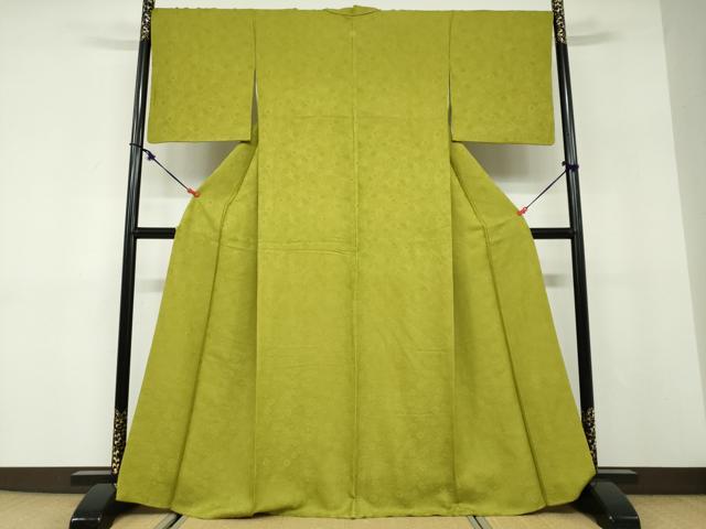 平和屋の平和屋着物●上質な色無地　舞花地紋　菜種油色　正絹　逸品　DABD9896ud｜アングル2