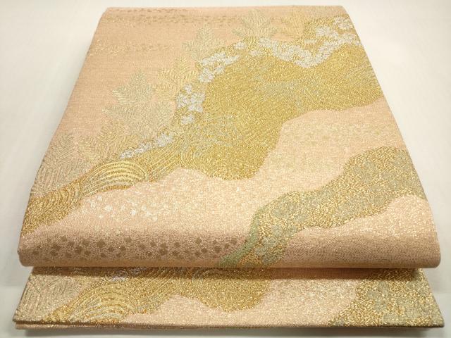 ■■■　サイズ　■■■ 長さ 432cm 幅 30.5cm程 ■■■　商品詳細　■■■ 【正絹】 詳細に関しましては、画像をご確認ください。 大変上質な逸品になります。 お安く出品致しますので、是非この機会にいかがでしょうか？ ■■■　注意事項　■■■ ■モニター発色の具合により色合いが異なる場合がございます。 ■寸法は多少の誤差が生じる場合がございますのでご了承ください。 ■縫込みの長さが左右非対称の場合は短い部分を記載しております。 左右非対称であってもご返品・お値引き等の保証は出来かねますので、ご了承の上ご購入をお願い致します。 ■シミ等のチェックには注意を払っておりますが、見落としがある場合もございますし、個人の見解も様々ですので神経質な方のご購入はお控えください。 ■箪笥に入っておりました着物や帯なので畳みシワや匂いがあるものもございます。 ■お休みは基本的に土日祝となりますが、その他臨時でお休みする場合がございますのでご了承ください。 ■商品の発送は平日のみの発送となります。 ■夜間と土曜、日曜日はお問い合わせの回答が遅れる場合がございます。 ■当店では、お直し、紋入れ、お手入れ等は承っておりません。 ■生地の状態（ヤケ、経年劣化等）によってはサイズ直しが出来ない場合がございます。 その点もどうかご了承のうえ、ご購入をお願いいたします。 ■弊社で取り扱う商品は一点ものにつき、時期や在庫状況に応じて金額が変更となる場合がございます。 ■検針は行っておりません。予めご了承いただきますようお願いいたします。 ■【洗える着物】と記載のある商品におきましては、商品お届け後に洗濯を行ってしまってからのご返品にはご対応しかねます。 念の為、専門店でのお手入れをお願いいたします。 ■写真に写っている物が全てになります。それ以外の付属品はございませんのでご了承ください。 ■着物のサイズ目安は下記を参考ください↓ ＜女性着物＞　お端折り次第で＋5cm　−1cmが着用可能サイズ 　例）身丈170cmの場合、身長160cm〜175cm ＜男性着物＞　身丈＋約25cm〜27cm程が適応身長 　例）身丈155cmの場合、身長180〜182cm