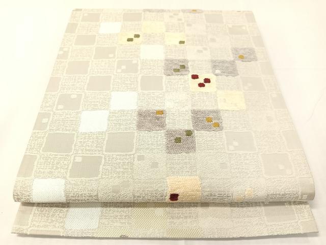 ■■■　サイズ　■■■ 長さ 378cm 幅 31cm程 ■■■　商品詳細　■■■ 【正絹・芯なし】 状態は締めてはおりますが 特に目立ったシミ汚れなどもなく大変良い状態です。 大変上質な逸品になります。 お安く出品致しますので、是非この機会にいかがでしょうか？ ■■■　注意事項　■■■ ■モニター発色の具合により色合いが異なる場合がございます。 ■寸法は多少の誤差が生じる場合がございますのでご了承ください。 ■縫込みの長さが左右非対称の場合は短い部分を記載しております。 左右非対称であってもご返品・お値引き等の保証は出来かねますので、ご了承の上ご購入をお願い致します。 ■シミ等のチェックには注意を払っておりますが、見落としがある場合もございますし、個人の見解も様々ですので神経質な方のご購入はお控えください。 ■箪笥に入っておりました着物や帯なので畳みシワや匂いがあるものもございます。 ■お休みは基本的に土日祝となりますが、その他臨時でお休みする場合がございますのでご了承ください。 ■商品の発送は平日のみの発送となります。 ■夜間と土曜、日曜日はお問い合わせの回答が遅れる場合がございます。 ■当店では、お直し、紋入れ、お手入れ等は承っておりません。 ■生地の状態（ヤケ、経年劣化等）によってはサイズ直しが出来ない場合がございます。 その点もどうかご了承のうえ、ご購入をお願いいたします。 ■弊社で取り扱う商品は一点ものにつき、時期や在庫状況に応じて金額が変更となる場合がございます。 ■検針は行っておりません。予めご了承いただきますようお願いいたします。 ■【洗える着物】と記載のある商品におきましては、商品お届け後に洗濯を行ってしまってからのご返品にはご対応しかねます。 念の為、専門店でのお手入れをお願いいたします。 ■写真に写っている物が全てになります。それ以外の付属品はございませんのでご了承ください。 ■着物のサイズ目安は下記を参考ください↓ ＜女性着物＞　お端折り次第で＋5cm　−1cmが着用可能サイズ 　例）身丈170cmの場合、身長160cm〜175cm ＜男性着物＞　身丈＋約25cm〜27cm程が適応身長 　例）身丈155cmの場合、身長180〜182cm