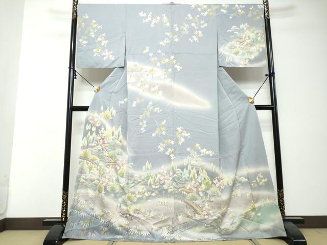 ■■■　サイズ　■■■ 身丈 167cm（肩から） 裄丈 68cm 袖丈 49.5cm　縫込み 4cm 袖幅 35cm 前幅 25cm 後幅 30.5cm 着物縫いこみ 内揚げ 3cm 裄 お袖側 約2cm　身頃側 約2cm ■■■　商品詳細　■■■ 【正絹】 状態は接写画像のように下前に薄い汚れがございますが その他特に目立ったシミ汚れなどもなく大変良い状態です。 大変上質な逸品になります。 お安く出品致しますので、是非この機会にいかがでしょうか？ ※若干たたみシワがございます。 ■■■　注意事項　■■■ ■モニター発色の具合により色合いが異なる場合がございます。 ■寸法は多少の誤差が生じる場合がございますのでご了承ください。 ■縫込みの長さが左右非対称の場合は短い部分を記載しております。 左右非対称であってもご返品・お値引き等の保証は出来かねますので、ご了承の上ご購入をお願い致します。 ■シミ等のチェックには注意を払っておりますが、見落としがある場合もございますし、個人の見解も様々ですので神経質な方のご購入はお控えください。 ■箪笥に入っておりました着物や帯なので畳みシワや匂いがあるものもございます。 ■お休みは基本的に土日祝となりますが、その他臨時でお休みする場合がございますのでご了承ください。 ■商品の発送は平日のみの発送となります。 ■夜間と土曜、日曜日はお問い合わせの回答が遅れる場合がございます。 ■当店では、お直し、紋入れ、お手入れ等は承っておりません。 ■生地の状態（ヤケ、経年劣化等）によってはサイズ直しが出来ない場合がございます。 その点もどうかご了承のうえ、ご購入をお願いいたします。 ■弊社で取り扱う商品は一点ものにつき、時期や在庫状況に応じて金額が変更となる場合がございます。 ■検針は行っておりません。予めご了承いただきますようお願いいたします。 ■【洗える着物】と記載のある商品におきましては、商品お届け後に洗濯を行ってしまってからのご返品にはご対応しかねます。 念の為、専門店でのお手入れをお願いいたします。 ■写真に写っている物が全てになります。それ以外の付属品はございませんのでご了承ください。 ■状態に関する写真につきましては、掲載可能な写真枚数に限りがあるため、各箇所につき1枚参考画像を掲載しております。 ■着物のサイズ目安は下記を参考ください↓ ＜女性着物＞　お端折り次第で＋5cm　－1cmが着用可能サイズ 　例）身丈170cmの場合、身長160cm～175cm ＜男性着物＞　身丈＋約25cm～27cm程が適応身長 　例）身丈155cmの場合、身長180～182cm