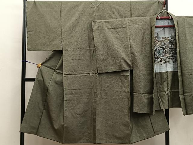■■■　サイズ　■■■ 【着物】 身丈 138.5cm（肩から） 裄丈 69cm 袖丈 50cm　縫込み 3.5cm 袖幅 35cm 前幅 28cm 後幅 34cm 着物縫いこみ 内揚げ 0cm 裄 お袖側 約2.5cm　身頃側 約2cm 【羽織】 身丈 90cm（肩から） 裄丈 70cm 袖丈 51cm　縫込み 1.5cm 袖幅 35cm 前幅 22cm 後幅 34cm 裄 お袖側 約5cm　身頃側 約2cm ■■■　商品詳細　■■■ 【正絹】 状態は特に目立ったシミ汚れなどもなく大変良い状態です。 大変上質な逸品になります。 お安く出品致しますので、是非この機会にいかがでしょうか？ ■■■　注意事項　■■■ ■モニター発色の具合により色合いが異なる場合がございます。 ■寸法は多少の誤差が生じる場合がございますのでご了承ください。 ■縫込みの長さが左右非対称の場合は短い部分を記載しております。 左右非対称であってもご返品・お値引き等の保証は出来かねますので、ご了承の上ご購入をお願い致します。 ■シミ等のチェックには注意を払っておりますが、見落としがある場合もございますし、個人の見解も様々ですので神経質な方のご購入はお控えください。 ■箪笥に入っておりました着物や帯なので畳みシワや匂いがあるものもございます。 ■お休みは基本的に土日祝となりますが、その他臨時でお休みする場合がございますのでご了承ください。 ■商品の発送は平日のみの発送となります。 ■夜間と土曜、日曜日はお問い合わせの回答が遅れる場合がございます。 ■当店では、お直し、紋入れ、お手入れ等は承っておりません。 ■生地の状態（ヤケ、経年劣化等）によってはサイズ直しが出来ない場合がございます。 その点もどうかご了承のうえ、ご購入をお願いいたします。 ■弊社で取り扱う商品は一点ものにつき、時期や在庫状況に応じて金額が変更となる場合がございます。 ■検針は行っておりません。予めご了承いただきますようお願いいたします。 ■【洗える着物】と記載のある商品におきましては、商品お届け後に洗濯を行ってしまってからのご返品にはご対応しかねます。 念の為、専門店でのお手入れをお願いいたします。 ■写真に写っている物が全てになります。それ以外の付属品はございませんのでご了承ください。 ■着物のサイズ目安は下記を参考ください↓ ＜女性着物＞　お端折り次第で＋5cm　−1cmが着用可能サイズ 　例）身丈170cmの場合、身長160cm〜175cm ＜男性着物＞　身丈＋約25cm〜27cm程が適応身長 　例）身丈155cmの場合、身長180〜182cm