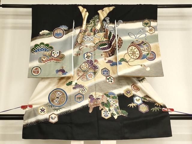 ■■■　サイズ　■■■ 【着物】 身丈 96.5cm（肩から） 裄丈 44cm 袖丈 55.5cm ■■■　商品詳細　■■■ 産着【正絹】の状態特に目立ったシミ汚れなどもなく大変良い状態です。 長襦袢【化繊】の状態は接写画像のように胴裏・紐に汚れがございますが その他特に目立ったシミ汚れなどもなく大変良い状態です。 大変上質な逸品になります。 お安く出品致しますので、是非この機会にいかがでしょうか？ ※長襦袢は着物とセットになっております。 ※若干たたみシワがございます。 ■■■　注意事項　■■■ ■モニター発色の具合により色合いが異なる場合がございます。 ■寸法は多少の誤差が生じる場合がございますのでご了承ください。 ■縫込みの長さが左右非対称の場合は短い部分を記載しております。 左右非対称であってもご返品・お値引き等の保証は出来かねますので、ご了承の上ご購入をお願い致します。 ■シミ等のチェックには注意を払っておりますが、見落としがある場合もございますし、個人の見解も様々ですので神経質な方のご購入はお控えください。 ■箪笥に入っておりました着物や帯なので畳みシワや匂いがあるものもございます。 ■お休みは基本的に土日祝となりますが、その他臨時でお休みする場合がございますのでご了承ください。 ■商品の発送は平日のみの発送となります。 ■夜間と土曜、日曜日はお問い合わせの回答が遅れる場合がございます。 ■当店では、お直し、紋入れ、お手入れ等は承っておりません。 ■生地の状態（ヤケ、経年劣化等）によってはサイズ直しが出来ない場合がございます。 その点もどうかご了承のうえ、ご購入をお願いいたします。 ■弊社で取り扱う商品は一点ものにつき、時期や在庫状況に応じて金額が変更となる場合がございます。 ■検針は行っておりません。予めご了承いただきますようお願いいたします。 ■【洗える着物】と記載のある商品におきましては、商品お届け後に洗濯を行ってしまってからのご返品にはご対応しかねます。 念の為、専門店でのお手入れをお願いいたします。 ■写真に写っている物が全てになります。それ以外の付属品はございませんのでご了承ください。 ■着物のサイズ目安は下記を参考ください↓ ＜女性着物＞　お端折り次第で＋5cm　－1cmが着用可能サイズ 　例）身丈170cmの場合、身長160cm～175cm ＜男性着物＞　身丈＋約25cm～27cm程が適応身長 　例）身丈155cmの場合、身長180～182cm