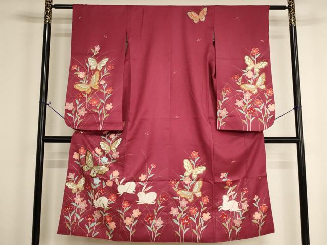 ■■■　サイズ　■■■ 【祝着】 身丈 135cm（肩から） 裄丈 55cm（肩上げ　0cm） 袖丈 74.5cm　縫込み 2cm 袖幅 30.5cm 前幅 19cm 後幅 25cm 着物縫いこみ 内揚げ 0cm （腰上げ　0cm） 裄 お袖側 約1.5cm　身頃側 約0cm ■■■　商品詳細　■■■ 着物【化繊】の状態は接写画像のように後身頃に汚れがございますが その他特に目立ったシミ汚れなどもなく大変良い状態です。 お安く出品致しますので、是非この機会にいかがでしょうか？ ■■■　注意事項　■■■ ■モニター発色の具合により色合いが異なる場合がございます。 ■寸法は多少の誤差が生じる場合がございますのでご了承ください。 ■縫込みの長さが左右非対称の場合は短い部分を記載しております。 左右非対称であってもご返品・お値引き等の保証は出来かねますので、ご了承の上ご購入をお願い致します。 ■シミ等のチェックには注意を払っておりますが、見落としがある場合もございますし、個人の見解も様々ですので神経質な方のご購入はお控えください。 ■箪笥に入っておりました着物や帯なので畳みシワや匂いがあるものもございます。 ■お休みは基本的に土日祝となりますが、その他臨時でお休みする場合がございますのでご了承ください。 ■商品の発送は平日のみの発送となります。 ■夜間と土曜、日曜日はお問い合わせの回答が遅れる場合がございます。 ■当店では、お直し、紋入れ、お手入れ等は承っておりません。 ■生地の状態（ヤケ、経年劣化等）によってはサイズ直しが出来ない場合がございます。 その点もどうかご了承のうえ、ご購入をお願いいたします。 ■弊社で取り扱う商品は一点ものにつき、時期や在庫状況に応じて金額が変更となる場合がございます。 ■検針は行っておりません。予めご了承いただきますようお願いいたします。 ■【洗える着物】と記載のある商品におきましては、商品お届け後に洗濯を行ってしまってからのご返品にはご対応しかねます。 念の為、専門店でのお手入れをお願いいたします。 ■写真に写っている物が全てになります。それ以外の付属品はございませんのでご了承ください。 ■着物のサイズ目安は下記を参考ください↓ ＜女性着物＞　お端折り次第で＋5cm　－1cmが着用可能サイズ 　例）身丈170cmの場合、身長160cm～175cm ＜男性着物＞　身丈＋約25cm～27cm程が適応身長 　例）身丈155cmの場合、身長180～182cm