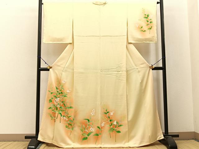 ■■■　サイズ　■■■ 身丈 166cm（肩から） 裄丈 65cm 袖丈 49cm　縫込み 4.5cm 袖幅 33cm 前幅 24.5cm 後幅 30cm 着物縫いこみ 内揚げ 0cm 裄 お袖側 約2cm　身頃側 約2.5cm ■■■　商品詳細　■■■ 【正絹】 状態は画像を添付しておりますので、そちらをご確認下さいますよう宜しくお願い致します。 大変上質な逸品になります。 お安く出品致しますの