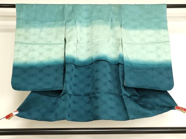 ■■■　サイズ　■■■ 【祝着】 身丈 74cm（肩から） 裄丈 46.5cm（肩上げ　3cm） 袖丈 56.5cm　縫込み 1cm 袖幅 29.5cm 前幅 17.5cm 後幅 23.5cm 着物縫いこみ 内揚げ 0cm （腰上げ　12.5cm） 裄 お袖側 約2cm　身頃側 約1.5cm ■■■　商品詳細　■■■ 着物【正絹】の状態は接写画像のように表地・衿裏・胴裏に汚れがございます。 大変上質な逸品になりますので、 ぜひお手入れをされてお召しになられてはいかがでしょうか。 お安く出品致しますので、是非この機会にいかがでしょうか？ ■■■　注意事項　■■■ ■モニター発色の具合により色合いが異なる場合がございます。 ■寸法は多少の誤差が生じる場合がございますのでご了承ください。 ■縫込みの長さが左右非対称の場合は短い部分を記載しております。 左右非対称であってもご返品・お値引き等の保証は出来かねますので、ご了承の上ご購入をお願い致します。 ■シミ等のチェックには注意を払っておりますが、見落としがある場合もございますし、個人の見解も様々ですので神経質な方のご購入はお控えください。 ■箪笥に入っておりました着物や帯なので畳みシワや匂いがあるものもございます。 ■お休みは基本的に土日祝となりますが、その他臨時でお休みする場合がございますのでご了承ください。 ■商品の発送は平日のみの発送となります。 ■夜間と土曜、日曜日はお問い合わせの回答が遅れる場合がございます。 ■当店では、お直し、紋入れ、お手入れ等は承っておりません。 ■生地の状態（ヤケ、経年劣化等）によってはサイズ直しが出来ない場合がございます。 その点もどうかご了承のうえ、ご購入をお願いいたします。 ■弊社で取り扱う商品は一点ものにつき、時期や在庫状況に応じて金額が変更となる場合がございます。 ■検針は行っておりません。予めご了承いただきますようお願いいたします。 ■【洗える着物】と記載のある商品におきましては、商品お届け後に洗濯を行ってしまってからのご返品にはご対応しかねます。 念の為、専門店でのお手入れをお願いいたします。 ■写真に写っている物が全てになります。それ以外の付属品はございませんのでご了承ください。 ■着物のサイズ目安は下記を参考ください↓ ＜女性着物＞　お端折り次第で＋5cm　－1cmが着用可能サイズ 　例）身丈170cmの場合、身長160cm～175cm ＜男性着物＞　身丈＋約25cm～27cm程が適応身長 　例）身丈155cmの場合、身長180～182cm