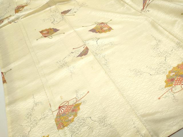 ■■■　サイズ　■■■ 身丈 162cm（肩から） 裄丈 64cm 袖丈 49cm　縫込み 4.5cm 袖幅 33cm 前幅 23cm 後幅 29cm 着物縫いこみ 内揚げ 0cm 裄 お袖側 約3cm　身頃側 約5cm ■■■　商品詳細　■■■ 【正絹】 状態は画像を添付しておりますので、そちらをご確認下さいますよう宜しくお願い致します。 大変上質な逸品になります。 お安く出品致しますので、是非この機会にいかがでしょうか？ ■■■　注意事項　■■■ ■モニター発色の具合により色合いが異なる場合がございます。 ■寸法は多少の誤差が生じる場合がございますのでご了承ください。 ■縫込みの長さが左右非対称の場合は短い部分を記載しております。 左右非対称であってもご返品・お値引き等の保証は出来かねますので、ご了承の上ご購入をお願い致します。 ■シミ等のチェックには注意を払っておりますが、見落としがある場合もございますし、個人の見解も様々ですので神経質な方のご購入はお控えください。 ■箪笥に入っておりました着物や帯なので畳みシワや匂いがあるものもございます。 ■お休みは基本的に土日祝となりますが、その他臨時でお休みする場合がございますのでご了承ください。 ■商品の発送は平日のみの発送となります。 ■夜間と土曜、日曜日はお問い合わせの回答が遅れる場合がございます。 ■当店では、お直し、紋入れ、お手入れ等は承っておりません。 ■生地の状態（ヤケ、経年劣化等）によってはサイズ直しが出来ない場合がございます。 その点もどうかご了承のうえ、ご購入をお願いいたします。 ■弊社で取り扱う商品は一点ものにつき、時期や在庫状況に応じて金額が変更となる場合がございます。 ■検針は行っておりません。予めご了承いただきますようお願いいたします。 ■【洗える着物】と記載のある商品におきましては、商品お届け後に洗濯を行ってしまってからのご返品にはご対応しかねます。 念の為、専門店でのお手入れをお願いいたします。 ■写真に写っている物が全てになります。それ以外の付属品はございませんのでご了承ください。 ■着物のサイズ目安は下記を参考ください↓ ＜女性着物＞　お端折り次第で＋5cm　－1cmが着用可能サイズ 　例）身丈170cmの場合、身長160cm～175cm ＜男性着物＞　身丈＋約25cm～27cm程が適応身長 　例）身丈155cmの場合、身長180～182cm