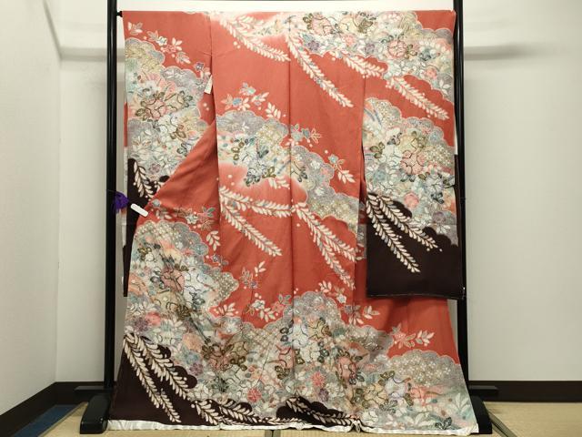 ■■■　サイズ　■■■ 反幅　35.5cm　　　八掛付き ※ご自身でお好みのサイズに仕立ててお召になっていただけます。 ■■■　商品詳細　■■■ 【正絹・未使用】 状態は特に目立ったシミ汚れなどもなく大変良い状態です。 大変上質な逸品になります。 お安く出品致しますので、是非この機会にいかがでしょうか？ ■■■　注意事項　■■■ ■モニター発色の具合により色合いが異なる場合がございます。 ■寸法は多少の誤差が生じる場合がございますのでご了承ください。 ■縫込みの長さが左右非対称の場合は短い部分を記載しております。 左右非対称であってもご返品・お値引き等の保証は出来かねますので、ご了承の上ご購入をお願い致します。 ■シミ等のチェックには注意を払っておりますが、見落としがある場合もございますし、個人の見解も様々ですので神経質な方のご購入はお控えください。 ■箪笥に入っておりました着物や帯なので畳みシワや匂いがあるものもございます。 ■お休みは基本的に土日祝となりますが、その他臨時でお休みする場合がございますのでご了承ください。 ■商品の発送は平日のみの発送となります。 ■夜間と土曜、日曜日はお問い合わせの回答が遅れる場合がございます。 ■当店では、お直し、紋入れ、お手入れ等は承っておりません。 ■生地の状態（ヤケ、経年劣化等）によってはサイズ直しが出来ない場合がございます。 その点もどうかご了承のうえ、ご購入をお願いいたします。 ■弊社で取り扱う商品は一点ものにつき、時期や在庫状況に応じて金額が変更となる場合がございます。 ■検針は行っておりません。予めご了承いただきますようお願いいたします。 ■【洗える着物】と記載のある商品におきましては、商品お届け後に洗濯を行ってしまってからのご返品にはご対応しかねます。 念の為、専門店でのお手入れをお願いいたします。 ■写真に写っている物が全てになります。それ以外の付属品はございませんのでご了承ください。 ■着物のサイズ目安は下記を参考ください↓ ＜女性着物＞　お端折り次第で＋5cm　－1cmが着用可能サイズ 　例）身丈170cmの場合、身長160cm～175cm ＜男性着物＞　身丈＋約25cm～27cm程が適応身長 　例）身丈155cmの場合、身長180～182cm