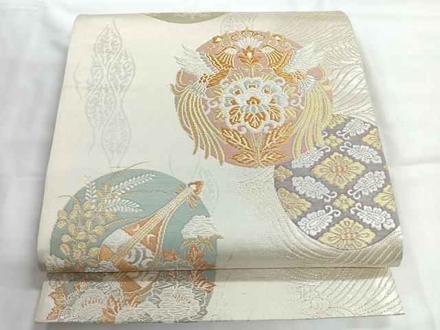 ■■■　サイズ　■■■ 長さ 424cm 幅 31cm程 ■■■　商品詳細　■■■ 【正絹】 詳細に関しましては、画像をご確認ください。 大変上質な逸品になります。 お安く出品致しますので、是非この機会にいかがでしょうか？ ■■■　注意事項　■■■ ■モニター発色の具合により色合いが異なる場合がございます。 ■寸法は多少の誤差が生じる場合がございますのでご了承ください。 ■縫込みの長さが左右非対称の場合は短い部分を記載しております。 左右非対称であってもご返品・お値引き等の保証は出来かねますので、ご了承の上ご購入をお願い致します。 ■シミ等のチェックには注意を払っておりますが、見落としがある場合もございますし、個人の見解も様々ですので神経質な方のご購入はお控えください。 ■箪笥に入っておりました着物や帯なので畳みシワや匂いがあるものもございます。 ■お休みは基本的に土日祝となりますが、その他臨時でお休みする場合がございますのでご了承ください。 ■商品の発送は平日のみの発送となります。 ■夜間と土曜、日曜日はお問い合わせの回答が遅れる場合がございます。 ■当店では、お直し、紋入れ、お手入れ等は承っておりません。 ■生地の状態（ヤケ、経年劣化等）によってはサイズ直しが出来ない場合がございます。 その点もどうかご了承のうえ、ご購入をお願いいたします。 ■弊社で取り扱う商品は一点ものにつき、時期や在庫状況に応じて金額が変更となる場合がございます。 ■検針は行っておりません。予めご了承いただきますようお願いいたします。 ■【洗える着物】と記載のある商品におきましては、商品お届け後に洗濯を行ってしまってからのご返品にはご対応しかねます。 念の為、専門店でのお手入れをお願いいたします。 ■写真に写っている物が全てになります。それ以外の付属品はございませんのでご了承ください。 ■着物のサイズ目安は下記を参考ください↓ ＜女性着物＞　お端折り次第で＋5cm　－1cmが着用可能サイズ 　例）身丈170cmの場合、身長160cm～175cm ＜男性着物＞　身丈＋約25cm～27cm程が適応身長 　例）身丈155cmの場合、身長180～182cm