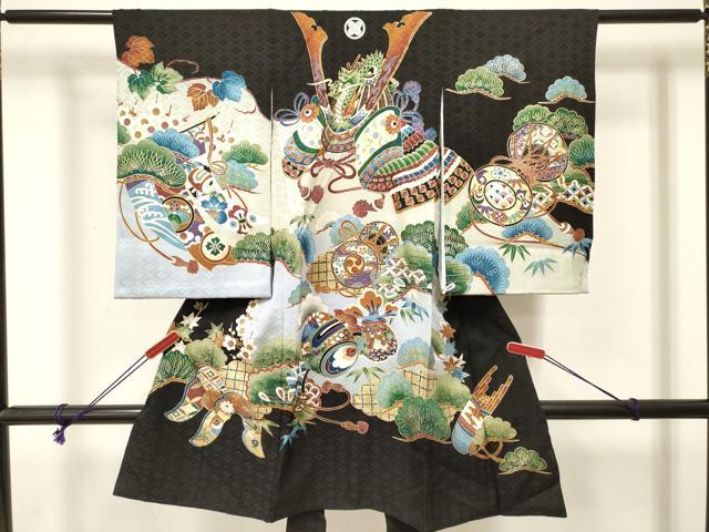 ■■■　サイズ　■■■ 【産着】 身丈 99.5cm（肩から） 裄丈 47cm 袖丈 56.5cm ■■■　商品詳細　■■■ 産着【表地：正絹・裏地：化繊・襦袢：化繊・一つ紋】 状態は特に目立ったシミ汚れなどもなく大変良い状態です。 大変上質な逸品になります。 お安く出品致しますので、是非この機会にいかがでしょうか？ ■■■　注意事項　■■■ ■モニター発色の具合により色合いが異なる場合がございます。 ■寸法は多少の誤差が生じる場合がございますのでご了承ください。 ■縫込みの長さが左右非対称の場合は短い部分を記載しております。 左右非対称であってもご返品・お値引き等の保証は出来かねますので、ご了承の上ご購入をお願い致します。 ■シミ等のチェックには注意を払っておりますが、見落としがある場合もございますし、個人の見解も様々ですので神経質な方のご購入はお控えください。 ■箪笥に入っておりました着物や帯なので畳みシワや匂いがあるものもございます。 ■お休みは基本的に土日祝となりますが、その他臨時でお休みする場合がございますのでご了承ください。 ■商品の発送は平日のみの発送となります。 ■夜間と土曜、日曜日はお問い合わせの回答が遅れる場合がございます。 ■当店では、お直し、紋入れ、お手入れ等は承っておりません。 ■生地の状態（ヤケ、経年劣化等）によってはサイズ直しが出来ない場合がございます。 その点もどうかご了承のうえ、ご購入をお願いいたします。 ■弊社で取り扱う商品は一点ものにつき、時期や在庫状況に応じて金額が変更となる場合がございます。 ■検針は行っておりません。予めご了承いただきますようお願いいたします。 ■【洗える着物】と記載のある商品におきましては、商品お届け後に洗濯を行ってしまってからのご返品にはご対応しかねます。 念の為、専門店でのお手入れをお願いいたします。 ■写真に写っている物が全てになります。それ以外の付属品はございませんのでご了承ください。 ■着物のサイズ目安は下記を参考ください↓ ＜女性着物＞　お端折り次第で＋5cm　－1cmが着用可能サイズ 　例）身丈170cmの場合、身長160cm～175cm ＜男性着物＞　身丈＋約25cm～27cm程が適応身長 　例）身丈155cmの場合、身長180～182cm