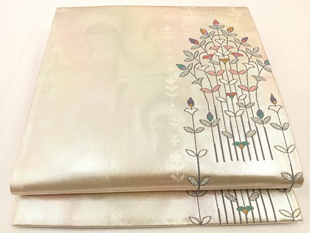 ■■■　サイズ　■■■ 長さ 436cm 幅 30.5cm程 ■■■　商品詳細　■■■ 【正絹】 詳細に関しましては、画像をご確認ください。 大変上質な逸品になります。 お安く出品致しますので、是非この機会にいかがでしょうか？ ■■■　注意事項　■■■ ■モニター発色の具合により色合いが異なる場合がございます。 ■寸法は多少の誤差が生じる場合がございますのでご了承ください。 ■縫込みの長さが左右非対称の場合は短い部分を記載しております。 左右非対称であってもご返品・お値引き等の保証は出来かねますので、ご了承の上ご購入をお願い致します。 ■シミ等のチェックには注意を払っておりますが、見落としがある場合もございますし、個人の見解も様々ですので神経質な方のご購入はお控えください。 ■箪笥に入っておりました着物や帯なので畳みシワや匂いがあるものもございます。 ■お休みは基本的に土日祝となりますが、その他臨時でお休みする場合がございますのでご了承ください。 ■商品の発送は平日のみの発送となります。 ■夜間と土曜、日曜日はお問い合わせの回答が遅れる場合がございます。 ■当店では、お直し、紋入れ、お手入れ等は承っておりません。 ■生地の状態（ヤケ、経年劣化等）によってはサイズ直しが出来ない場合がございます。 その点もどうかご了承のうえ、ご購入をお願いいたします。 ■弊社で取り扱う商品は一点ものにつき、時期や在庫状況に応じて金額が変更となる場合がございます。 ■検針は行っておりません。予めご了承いただきますようお願いいたします。 ■【洗える着物】と記載のある商品におきましては、商品お届け後に洗濯を行ってしまってからのご返品にはご対応しかねます。 念の為、専門店でのお手入れをお願いいたします。 ■写真に写っている物が全てになります。それ以外の付属品はございませんのでご了承ください。 ■着物のサイズ目安は下記を参考ください↓ ＜女性着物＞　お端折り次第で＋5cm　－1cmが着用可能サイズ 　例）身丈170cmの場合、身長160cm～175cm ＜男性着物＞　身丈＋約25cm～27cm程が適応身長 　例）身丈155cmの場合、身長180～182cm