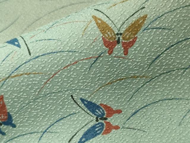 ■■■　サイズ　■■■ 身丈 162cm（肩から） 裄丈 67cm 袖丈 49cm　縫込み 0cm 袖幅 34cm 前幅 22cm 後幅 30cm 着物縫いこみ 内揚げ 0cm 裄 お袖側 約0cm　身頃側 約0cm ■■■　商品詳細　■■■ 【化繊】 状態は特に目立ったシミ汚れなどもなく大変良い状態です。 お安く出品致しますので、是非この機会にいかがでしょうか？※ご自身で洗濯された場合の保証はできかねます。 専門店にご相談ください。 ■■■　注意事項　■■■ ■モニター発色の具合により色合いが異なる場合がございます。 ■寸法は多少の誤差が生じる場合がございますのでご了承ください。 ■縫込みの長さが左右非対称の場合は短い部分を記載しております。 左右非対称であってもご返品・お値引き等の保証は出来かねますので、ご了承の上ご購入をお願い致します。 ■シミ等のチェックには注意を払っておりますが、見落としがある場合もございますし、個人の見解も様々ですので神経質な方のご購入はお控えください。 ■箪笥に入っておりました着物や帯なので畳みシワや匂いがあるものもございます。 ■お休みは基本的に土日祝となりますが、その他臨時でお休みする場合がございますのでご了承ください。 ■商品の発送は平日のみの発送となります。 ■夜間と土曜、日曜日はお問い合わせの回答が遅れる場合がございます。 ■当店では、お直し、紋入れ、お手入れ等は承っておりません。 ■生地の状態（ヤケ、経年劣化等）によってはサイズ直しが出来ない場合がございます。 その点もどうかご了承のうえ、ご購入をお願いいたします。 ■弊社で取り扱う商品は一点ものにつき、時期や在庫状況に応じて金額が変更となる場合がございます。 ■検針は行っておりません。予めご了承いただきますようお願いいたします。 ■【洗える着物】と記載のある商品におきましては、商品お届け後に洗濯を行ってしまってからのご返品にはご対応しかねます。 念の為、専門店でのお手入れをお願いいたします。 ■写真に写っている物が全てになります。それ以外の付属品はございませんのでご了承ください。 ■状態に関する写真につきましては、掲載可能な写真枚数に限りがあるため、各箇所につき1枚参考画像を掲載しております。 ■着物のサイズ目安は下記を参考ください↓ ＜女性着物＞　お端折り次第で＋5cm　−1cmが着用可能サイズ 　例）身丈170cmの場合、身長160cm〜175cm ＜男性着物＞　身丈＋約25cm〜27cm程が適応身長 　例）身丈155cmの場合、身長180〜182cm