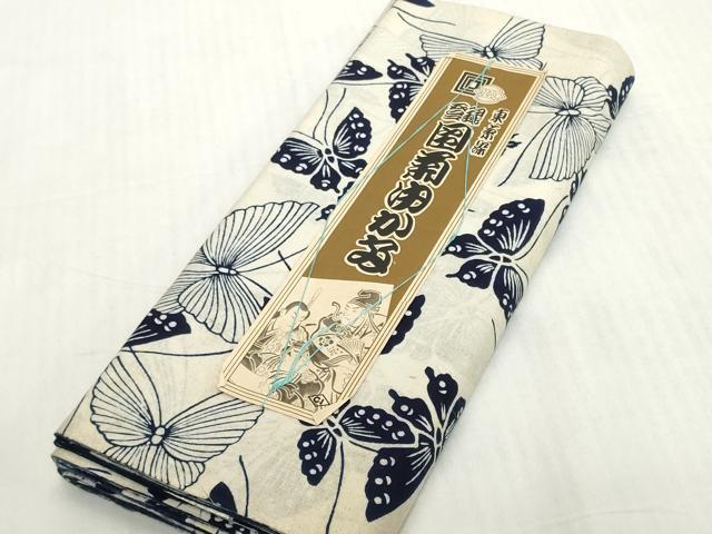■■■　サイズ　■■■ 長さ　　着尺分あり 幅　　　約34.5cm ■■■　商品詳細　■■■ 【綿・未使用】 状態は接写画像のように表地にヤケ、所々にアクがございます。 大変上質な逸品になります。 お安く出品致しますので、是非この機会にいかがでしょうか？ ■■■　注意事項　■■■ ■モニター発色の具合により色合いが異なる場合がございます。 ■寸法は多少の誤差が生じる場合がございますのでご了承ください。 ■縫込みの長さが左右非対称の場合は短い部分を記載しております。 左右非対称であってもご返品・お値引き等の保証は出来かねますので、ご了承の上ご購入をお願い致します。 ■シミ等のチェックには注意を払っておりますが、見落としがある場合もございますし、個人の見解も様々ですので神経質な方のご購入はお控えください。 ■箪笥に入っておりました着物や帯なので畳みシワや匂いがあるものもございます。 ■お休みは基本的に土日祝となりますが、その他臨時でお休みする場合がございますのでご了承ください。 ■商品の発送は平日のみの発送となります。 ■夜間と土曜、日曜日はお問い合わせの回答が遅れる場合がございます。 ■当店では、お直し、紋入れ、お手入れ等は承っておりません。 ■生地の状態（ヤケ、経年劣化等）によってはサイズ直しが出来ない場合がございます。 その点もどうかご了承のうえ、ご購入をお願いいたします。 ■弊社で取り扱う商品は一点ものにつき、時期や在庫状況に応じて金額が変更となる場合がございます。 ■検針は行っておりません。予めご了承いただきますようお願いいたします。 ■【洗える着物】と記載のある商品におきましては、商品お届け後に洗濯を行ってしまってからのご返品にはご対応しかねます。 念の為、専門店でのお手入れをお願いいたします。 ■写真に写っている物が全てになります。それ以外の付属品はございませんのでご了承ください。 ■状態に関する写真につきましては、掲載可能な写真枚数に限りがあるため、各箇所につき1枚参考画像を掲載しております。 ■着物のサイズ目安は下記を参考ください↓ ＜女性着物＞　お端折り次第で＋5cm　－1cmが着用可能サイズ 　例）身丈170cmの場合、身長160cm～175cm ＜男性着物＞　身丈＋約25cm～27cm程が適応身長 　例）身丈155cmの場合、身長180～182cm