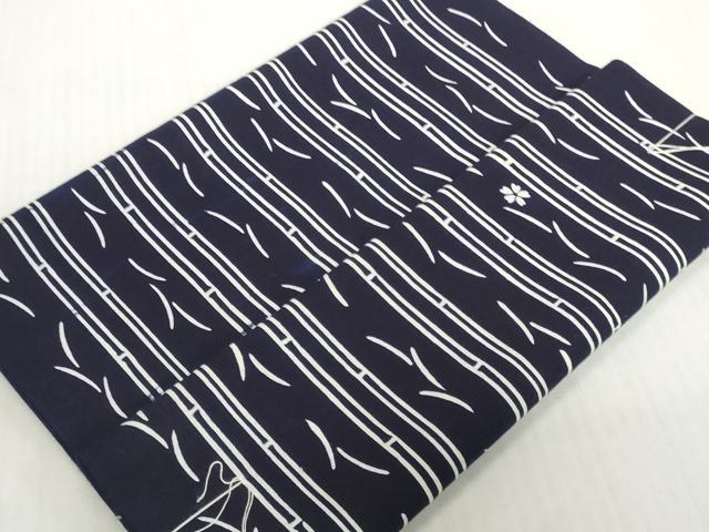 ■■■　サイズ　■■■ 長さ　　着尺分あり 幅　　　約37.5cm ■■■　商品詳細　■■■ 【綿・未使用】 状態は接写画像のように表地所々に薄い汚れがございます。 大変上質な逸品になります。 お安く出品致しますので、是非この機会にいかがでしょうか？ ■■■　注意事項　■■■ ■モニター発色の具合により色合いが異なる場合がございます。 ■寸法は多少の誤差が生じる場合がございますのでご了承ください。 ■縫込みの長さが左右非対称の場合は短い部分を記載しております。 左右非対称であってもご返品・お値引き等の保証は出来かねますので、ご了承の上ご購入をお願い致します。 ■シミ等のチェックには注意を払っておりますが、見落としがある場合もございますし、個人の見解も様々ですので神経質な方のご購入はお控えください。 ■箪笥に入っておりました着物や帯なので畳みシワや匂いがあるものもございます。 ■お休みは基本的に土日祝となりますが、その他臨時でお休みする場合がございますのでご了承ください。 ■商品の発送は平日のみの発送となります。 ■夜間と土曜、日曜日はお問い合わせの回答が遅れる場合がございます。 ■当店では、お直し、紋入れ、お手入れ等は承っておりません。 ■生地の状態（ヤケ、経年劣化等）によってはサイズ直しが出来ない場合がございます。 その点もどうかご了承のうえ、ご購入をお願いいたします。 ■弊社で取り扱う商品は一点ものにつき、時期や在庫状況に応じて金額が変更となる場合がございます。 ■検針は行っておりません。予めご了承いただきますようお願いいたします。 ■【洗える着物】と記載のある商品におきましては、商品お届け後に洗濯を行ってしまってからのご返品にはご対応しかねます。 念の為、専門店でのお手入れをお願いいたします。 ■写真に写っている物が全てになります。それ以外の付属品はございませんのでご了承ください。 ■状態に関する写真につきましては、掲載可能な写真枚数に限りがあるため、各箇所につき1枚参考画像を掲載しております。 ■着物のサイズ目安は下記を参考ください↓ ＜女性着物＞　お端折り次第で＋5cm　－1cmが着用可能サイズ 　例）身丈170cmの場合、身長160cm～175cm ＜男性着物＞　身丈＋約25cm～27cm程が適応身長 　例）身丈155cmの場合、身長180～182cm