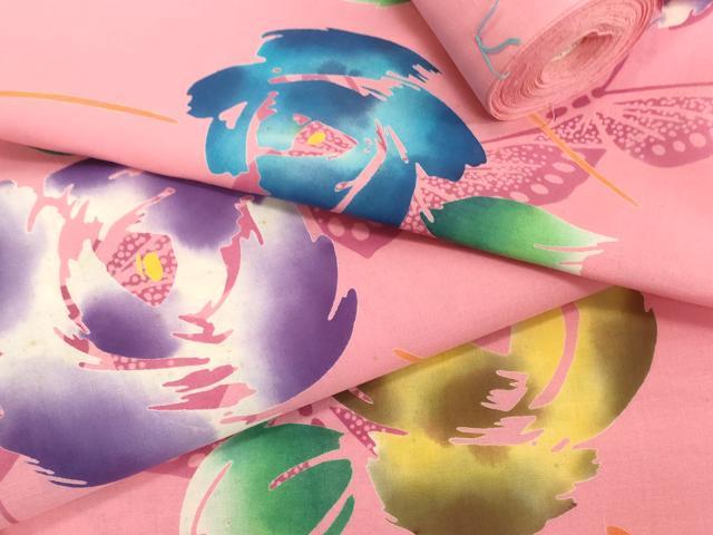 ■■■　サイズ　■■■ 長さ　　着尺分あり 幅　　　約38cm ■■■　商品詳細　■■■ 【綿・未使用】 状態は接写画像のように表地所々に薄いシミ汚れがございます。 大変上質な逸品になります。 お安く出品致しますので、是非この機会にいかがでしょうか？ ■■■　注意事項　■■■ ■モニター発色の具合により色合いが異なる場合がございます。 ■寸法は多少の誤差が生じる場合がございますのでご了承ください。 ■縫込みの長さが左右非対称の場合は短い部分を記載しております。 左右非対称であってもご返品・お値引き等の保証は出来かねますので、ご了承の上ご購入をお願い致します。 ■シミ等のチェックには注意を払っておりますが、見落としがある場合もございますし、個人の見解も様々ですので神経質な方のご購入はお控えください。 ■箪笥に入っておりました着物や帯なので畳みシワや匂いがあるものもございます。 ■お休みは基本的に土日祝となりますが、その他臨時でお休みする場合がございますのでご了承ください。 ■商品の発送は平日のみの発送となります。 ■夜間と土曜、日曜日はお問い合わせの回答が遅れる場合がございます。 ■当店では、お直し、紋入れ、お手入れ等は承っておりません。 ■生地の状態（ヤケ、経年劣化等）によってはサイズ直しが出来ない場合がございます。 その点もどうかご了承のうえ、ご購入をお願いいたします。 ■弊社で取り扱う商品は一点ものにつき、時期や在庫状況に応じて金額が変更となる場合がございます。 ■検針は行っておりません。予めご了承いただきますようお願いいたします。 ■【洗える着物】と記載のある商品におきましては、商品お届け後に洗濯を行ってしまってからのご返品にはご対応しかねます。 念の為、専門店でのお手入れをお願いいたします。 ■写真に写っている物が全てになります。それ以外の付属品はございませんのでご了承ください。 ■状態に関する写真につきましては、掲載可能な写真枚数に限りがあるため、各箇所につき1枚参考画像を掲載しております。 ■着物のサイズ目安は下記を参考ください↓ ＜女性着物＞　お端折り次第で＋5cm　－1cmが着用可能サイズ 　例）身丈170cmの場合、身長160cm～175cm ＜男性着物＞　身丈＋約25cm～27cm程が適応身長 　例）身丈155cmの場合、身長180～182cm