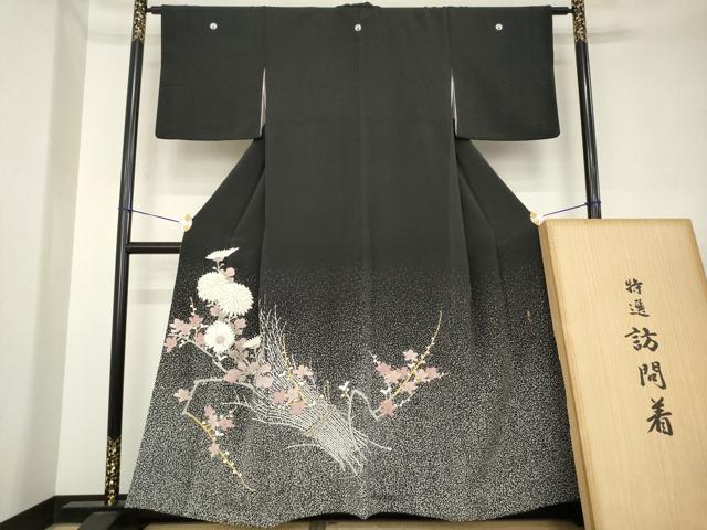 平和屋本店●人間国宝　森口華弘　蒔糊友禅　蒔糊散らし　黒留袖　刺繍　花束文　金糸　共箱付き　正絹　逸品　AABK3954ck