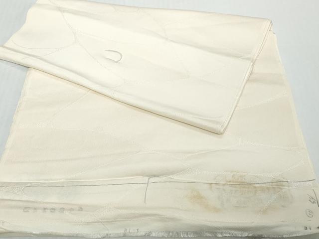 ■■■　サイズ　■■■ 長さ　　羽尺分あり 幅　　　約35.5cm ■■■　商品詳細　■■■ 【正絹・未使用】 状態は接写画像のように表地所々に薄い汚れがございます。 大変上質な逸品になります。 お安く出品致しますので、是非この機会にいかがでしょうか？ ■■■　注意事項　■■■ ■モニター発色の具合により色合いが異なる場合がございます。 ■寸法は多少の誤差が生じる場合がございますのでご了承ください。 ■縫込みの長さが左右非対称の場合は短い部分を記載しております。 左右非対称であってもご返品・お値引き等の保証は出来かねますので、ご了承の上ご購入をお願い致します。 ■シミ等のチェックには注意を払っておりますが、見落としがある場合もございますし、個人の見解も様々ですので神経質な方のご購入はお控えください。 ■箪笥に入っておりました着物や帯なので畳みシワや匂いがあるものもございます。 ■お休みは基本的に土日祝となりますが、その他臨時でお休みする場合がございますのでご了承ください。 ■商品の発送は平日のみの発送となります。 ■夜間と土曜、日曜日はお問い合わせの回答が遅れる場合がございます。 ■当店では、お直し、紋入れ、お手入れ等は承っておりません。 ■生地の状態（ヤケ、経年劣化等）によってはサイズ直しが出来ない場合がございます。 その点もどうかご了承のうえ、ご購入をお願いいたします。 ■弊社で取り扱う商品は一点ものにつき、時期や在庫状況に応じて金額が変更となる場合がございます。 ■検針は行っておりません。予めご了承いただきますようお願いいたします。 ■【洗える着物】と記載のある商品におきましては、商品お届け後に洗濯を行ってしまってからのご返品にはご対応しかねます。 念の為、専門店でのお手入れをお願いいたします。 ■写真に写っている物が全てになります。それ以外の付属品はございませんのでご了承ください。 ■状態に関する写真につきましては、掲載可能な写真枚数に限りがあるため、各箇所につき1枚参考画像を掲載しております。 ■着物のサイズ目安は下記を参考ください↓ ＜女性着物＞　お端折り次第で＋5cm　－1cmが着用可能サイズ 　例）身丈170cmの場合、身長160cm～175cm ＜男性着物＞　身丈＋約25cm～27cm程が適応身長 　例）身丈155cmの場合、身長180～182cm