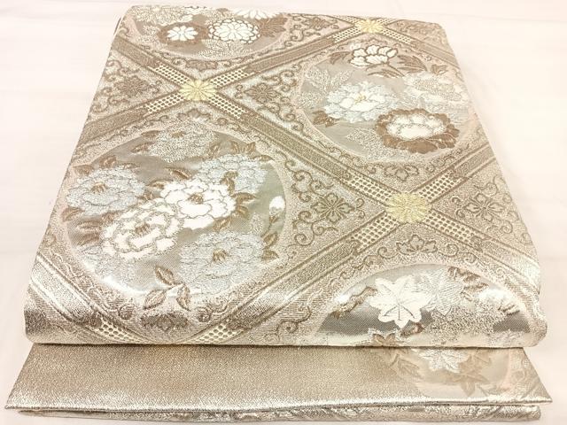 ■■■　サイズ　■■■ 長さ 432cm 幅 30.5cm程 ■■■　商品詳細　■■■ 【正絹】 詳細に関しましては、画像をご確認ください。 大変上質な逸品になります。 お安く出品致しますので、是非この機会にいかがでしょうか？ ■■■　注意事項　■■■ ■モニター発色の具合により色合いが異なる場合がございます。 ■寸法は多少の誤差が生じる場合がございますのでご了承ください。 ■縫込みの長さが左右非対称の場合は短い部分を記載しております。 左右非対称であってもご返品・お値引き等の保証は出来かねますので、ご了承の上ご購入をお願い致します。 ■シミ等のチェックには注意を払っておりますが、見落としがある場合もございますし、個人の見解も様々ですので神経質な方のご購入はお控えください。 ■箪笥に入っておりました着物や帯なので畳みシワや匂いがあるものもございます。 ■お休みは基本的に土日祝となりますが、その他臨時でお休みする場合がございますのでご了承ください。 ■商品の発送は平日のみの発送となります。 ■夜間と土曜、日曜日はお問い合わせの回答が遅れる場合がございます。 ■当店では、お直し、紋入れ、お手入れ等は承っておりません。 ■生地の状態（ヤケ、経年劣化等）によってはサイズ直しが出来ない場合がございます。 その点もどうかご了承のうえ、ご購入をお願いいたします。 ■弊社で取り扱う商品は一点ものにつき、時期や在庫状況に応じて金額が変更となる場合がございます。 ■検針は行っておりません。予めご了承いただきますようお願いいたします。 ■【洗える着物】と記載のある商品におきましては、商品お届け後に洗濯を行ってしまってからのご返品にはご対応しかねます。 念の為、専門店でのお手入れをお願いいたします。 ■写真に写っている物が全てになります。それ以外の付属品はございませんのでご了承ください。 ■状態に関する写真につきましては、掲載可能な写真枚数に限りがあるため、各箇所につき1枚参考画像を掲載しております。 ■着物のサイズ目安は下記を参考ください↓ ＜女性着物＞　お端折り次第で＋5cm　－1cmが着用可能サイズ 　例）身丈170cmの場合、身長160cm～175cm ＜男性着物＞　身丈＋約25cm～27cm程が適応身長 　例）身丈155cmの場合、身長180～182cm