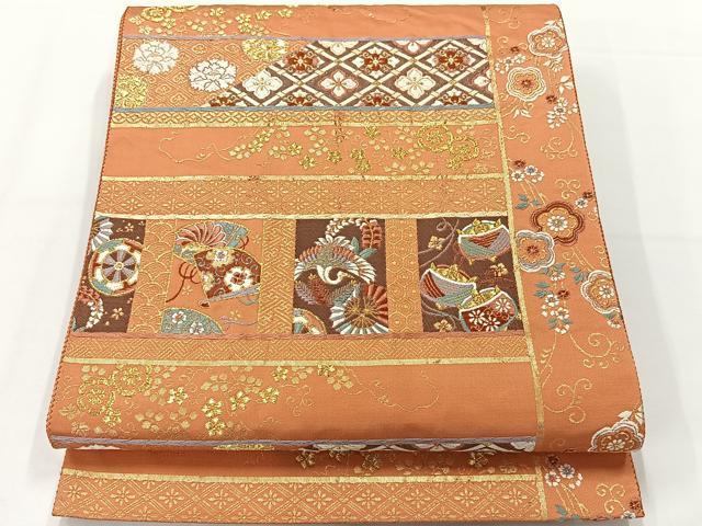 ■■■　サイズ　■■■ 長さ 420cm 幅 30.5cm程 ■■■　商品詳細　■■■ 【正絹・芯なし】 詳細に関しましては、画像をご確認ください。 大変上質な逸品になります。 お安く出品致しますので、是非この機会にいかがでしょうか？ ※汚れ等に関しましては、着用時には見えない部分になるかと思いますのであまり気にならずお召になれるかと思います。 ■■■　注意事項　■■■ ■モニター発色の具合により色合いが異なる場合がございます。 ■寸法は多少の誤差が生じる場合がございますのでご了承ください。 ■縫込みの長さが左右非対称の場合は短い部分を記載しております。 左右非対称であってもご返品・お値引き等の保証は出来かねますので、ご了承の上ご購入をお願い致します。 ■シミ等のチェックには注意を払っておりますが、見落としがある場合もございますし、個人の見解も様々ですので神経質な方のご購入はお控えください。 ■箪笥に入っておりました着物や帯なので畳みシワや匂いがあるものもございます。 ■お休みは基本的に土日祝となりますが、その他臨時でお休みする場合がございますのでご了承ください。 ■商品の発送は平日のみの発送となります。 ■夜間と土曜、日曜日はお問い合わせの回答が遅れる場合がございます。 ■当店では、お直し、紋入れ、お手入れ等は承っておりません。 ■生地の状態（ヤケ、経年劣化等）によってはサイズ直しが出来ない場合がございます。 その点もどうかご了承のうえ、ご購入をお願いいたします。 ■弊社で取り扱う商品は一点ものにつき、時期や在庫状況に応じて金額が変更となる場合がございます。 ■検針は行っておりません。予めご了承いただきますようお願いいたします。 ■【洗える着物】と記載のある商品におきましては、商品お届け後に洗濯を行ってしまってからのご返品にはご対応しかねます。 念の為、専門店でのお手入れをお願いいたします。 ■写真に写っている物が全てになります。それ以外の付属品はございませんのでご了承ください。 ■状態に関する写真につきましては、掲載可能な写真枚数に限りがあるため、各箇所につき1枚参考画像を掲載しております。 ■着物のサイズ目安は下記を参考ください↓ ＜女性着物＞　お端折り次第で＋5cm　－1cmが着用可能サイズ 　例）身丈170cmの場合、身長160cm～175cm ＜男性着物＞　身丈＋約25cm～27cm程が適応身長 　例）身丈155cmの場合、身長180～182cm
