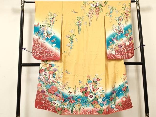 ■■■　サイズ　■■■ 【祝着】 身丈 133cm（肩から） 裄丈 58.5cm（肩上げ　0cm） 袖丈 73.5cm　縫込み 2.5cm 袖幅 33cm 前幅 18.5cm 後幅 25cm 着物縫いこみ 内揚げ 0cm （腰上げ　0cm） 裄 お袖側 約2cm　身頃側 約0cm ■■■　商品詳細　■■■ 着物【表地：正絹・裏地：アセテート・重ね衿：取り外し可能】 状態は接写画像のように後身頃・右袖前に薄い汚れがございますが その他特に目立ったシミ汚れなどもなく大変良い状態です。 大変上質な逸品になります。 お安く出品致しますので、是非この機会にいかがでしょうか？ ※肩上げと腰上げがされておりません。 ■■■　注意事項　■■■ ■モニター発色の具合により色合いが異なる場合がございます。 ■寸法は多少の誤差が生じる場合がございますのでご了承ください。 ■縫込みの長さが左右非対称の場合は短い部分を記載しております。 左右非対称であってもご返品・お値引き等の保証は出来かねますので、ご了承の上ご購入をお願い致します。 ■シミ等のチェックには注意を払っておりますが、見落としがある場合もございますし、個人の見解も様々ですので神経質な方のご購入はお控えください。 ■箪笥に入っておりました着物や帯なので畳みシワや匂いがあるものもございます。 ■お休みは基本的に土日祝となりますが、その他臨時でお休みする場合がございますのでご了承ください。 ■商品の発送は平日のみの発送となります。 ■夜間と土曜、日曜日はお問い合わせの回答が遅れる場合がございます。 ■当店では、お直し、紋入れ、お手入れ等は承っておりません。 ■生地の状態（ヤケ、経年劣化等）によってはサイズ直しが出来ない場合がございます。 その点もどうかご了承のうえ、ご購入をお願いいたします。 ■弊社で取り扱う商品は一点ものにつき、時期や在庫状況に応じて金額が変更となる場合がございます。 ■検針は行っておりません。予めご了承いただきますようお願いいたします。 ■【洗える着物】と記載のある商品におきましては、商品お届け後に洗濯を行ってしまってからのご返品にはご対応しかねます。 念の為、専門店でのお手入れをお願いいたします。 ■写真に写っている物が全てになります。それ以外の付属品はございませんのでご了承ください。 ■状態に関する写真につきましては、掲載可能な写真枚数に限りがあるため、各箇所につき1枚参考画像を掲載しております。 ■着物のサイズ目安は下記を参考ください↓ ＜女性着物＞　お端折り次第で＋5cm　－1cmが着用可能サイズ 　例）身丈170cmの場合、身長160cm～175cm ＜男性着物＞　身丈＋約25cm～27cm程が適応身長 　例）身丈155cmの場合、身長180～182cm