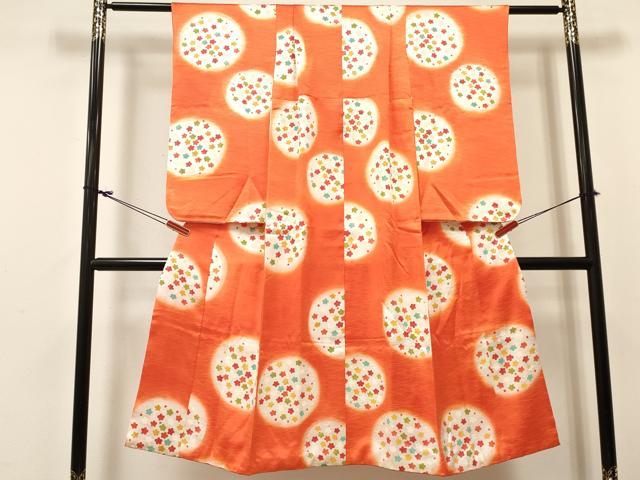 ■■■　サイズ　■■■ 【祝着】 身丈 132.5cm（肩から） 裄丈 50.5cm（肩上げ　3.5cm） 袖丈 66.5cm　縫込み 2cm 袖幅 31cm 前幅 21cm 後幅 26.5cm 着物縫いこみ 内揚げ 9.5cm （腰上げ　0cm） 裄 お袖側 約4cm　身頃側 約1cm ■■■　商品詳細　■■■ 着物【正絹・重ね衿：取り外し可能】 状態は接写画像のように表地所々に薄い汚れがございます。 大変上質な逸品になりますので ぜひお手入れをされてお召しになられてはいかがでしょうか。 お安く出品致しますので、是非この機会にいかがでしょうか？ ■■■　注意事項　■■■ ■モニター発色の具合により色合いが異なる場合がございます。 ■寸法は多少の誤差が生じる場合がございますのでご了承ください。 ■縫込みの長さが左右非対称の場合は短い部分を記載しております。 左右非対称であってもご返品・お値引き等の保証は出来かねますので、ご了承の上ご購入をお願い致します。 ■シミ等のチェックには注意を払っておりますが、見落としがある場合もございますし、個人の見解も様々ですので神経質な方のご購入はお控えください。 ■箪笥に入っておりました着物や帯なので畳みシワや匂いがあるものもございます。 ■お休みは基本的に土日祝となりますが、その他臨時でお休みする場合がございますのでご了承ください。 ■商品の発送は平日のみの発送となります。 ■夜間と土曜、日曜日はお問い合わせの回答が遅れる場合がございます。 ■当店では、お直し、紋入れ、お手入れ等は承っておりません。 ■生地の状態（ヤケ、経年劣化等）によってはサイズ直しが出来ない場合がございます。 その点もどうかご了承のうえ、ご購入をお願いいたします。 ■弊社で取り扱う商品は一点ものにつき、時期や在庫状況に応じて金額が変更となる場合がございます。 ■検針は行っておりません。予めご了承いただきますようお願いいたします。 ■【洗える着物】と記載のある商品におきましては、商品お届け後に洗濯を行ってしまってからのご返品にはご対応しかねます。 念の為、専門店でのお手入れをお願いいたします。 ■写真に写っている物が全てになります。それ以外の付属品はございませんのでご了承ください。 ■状態に関する写真につきましては、掲載可能な写真枚数に限りがあるため、各箇所につき1枚参考画像を掲載しております。 ■着物のサイズ目安は下記を参考ください↓ ＜女性着物＞　お端折り次第で＋5cm　－1cmが着用可能サイズ 　例）身丈170cmの場合、身長160cm～175cm ＜男性着物＞　身丈＋約25cm～27cm程が適応身長 　例）身丈155cmの場合、身長180～182cm