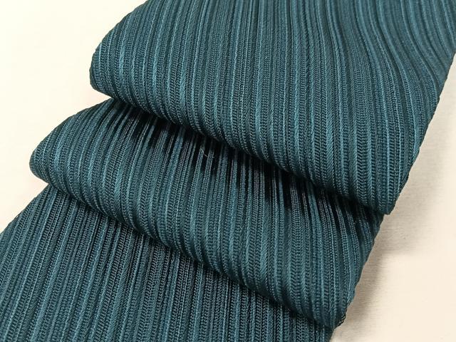 ■■■　サイズ　■■■ 長さ(房含めず) 414cm 幅 10cm程 ■■■　商品詳細　■■■ 【正絹】 状態は締めてはおりますが 特に目立ったシミ汚れなどもなく大変良い状態です。 本場筑前博多織は、 福岡県福岡市博多区やその周辺で生産される絹織物です。 仏具のひとつである独鈷、華皿を基にした幾何学模様が織られています。 江戸時代に筑前藩主だった黒田長政が幕府への献上品にしたことから、 博多献上、献上博多とも呼ばれます。 横畝が際立って見える経畝織りという織りになっています。 30～60本の細い経糸を使うため、こしやはりがあり、 地合が硬く、光沢感があります。 きちんと締まり、くずれにくい、締めやすい帯といわれています。 大変上質な逸品になります。 お安く出品致しますので、是非この機会にいかがでしょうか？ ■■■　注意事項　■■■ ■モニター発色の具合により色合いが異なる場合がございます。 ■寸法は多少の誤差が生じる場合がございますのでご了承ください。 ■縫込みの長さが左右非対称の場合は短い部分を記載しております。 左右非対称であってもご返品・お値引き等の保証は出来かねますので、ご了承の上ご購入をお願い致します。 ■シミ等のチェックには注意を払っておりますが、見落としがある場合もございますし、個人の見解も様々ですので神経質な方のご購入はお控えください。 ■箪笥に入っておりました着物や帯なので畳みシワや匂いがあるものもございます。 ■お休みは基本的に土日祝となりますが、その他臨時でお休みする場合がございますのでご了承ください。 ■商品の発送は平日のみの発送となります。 ■夜間と土曜、日曜日はお問い合わせの回答が遅れる場合がございます。 ■当店では、お直し、紋入れ、お手入れ等は承っておりません。 ■生地の状態（ヤケ、経年劣化等）によってはサイズ直しが出来ない場合がございます。 その点もどうかご了承のうえ、ご購入をお願いいたします。 ■弊社で取り扱う商品は一点ものにつき、時期や在庫状況に応じて金額が変更となる場合がございます。 ■検針は行っておりません。予めご了承いただきますようお願いいたします。 ■【洗える着物】と記載のある商品におきましては、商品お届け後に洗濯を行ってしまってからのご返品にはご対応しかねます。 念の為、専門店でのお手入れをお願いいたします。 ■写真に写っている物が全てになります。それ以外の付属品はございませんのでご了承ください。 ■状態に関する写真につきましては、掲載可能な写真枚数に限りがあるため、各箇所につき1枚参考画像を掲載しております。 ■着物のサイズ目安は下記を参考ください↓ ＜女性着物＞　お端折り次第で＋5cm　－1cmが着用可能サイズ 　例）身丈170cmの場合、身長160cm～175cm ＜男性着物＞　身丈＋約25cm～27cm程が適応身長 　例）身丈155cmの場合、身長180～182cm