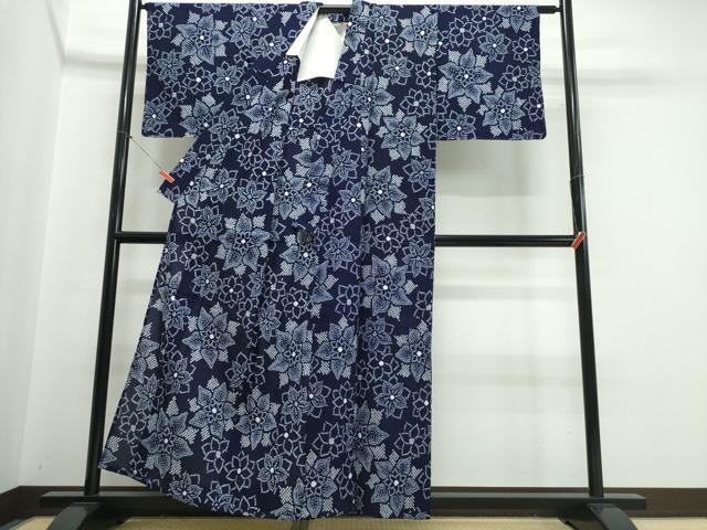 平和屋の平和屋着物∴夏物　浴衣　有松鳴海絞り　舞花文　綿　逸品　未使用　CABJ0194ng｜アングル2